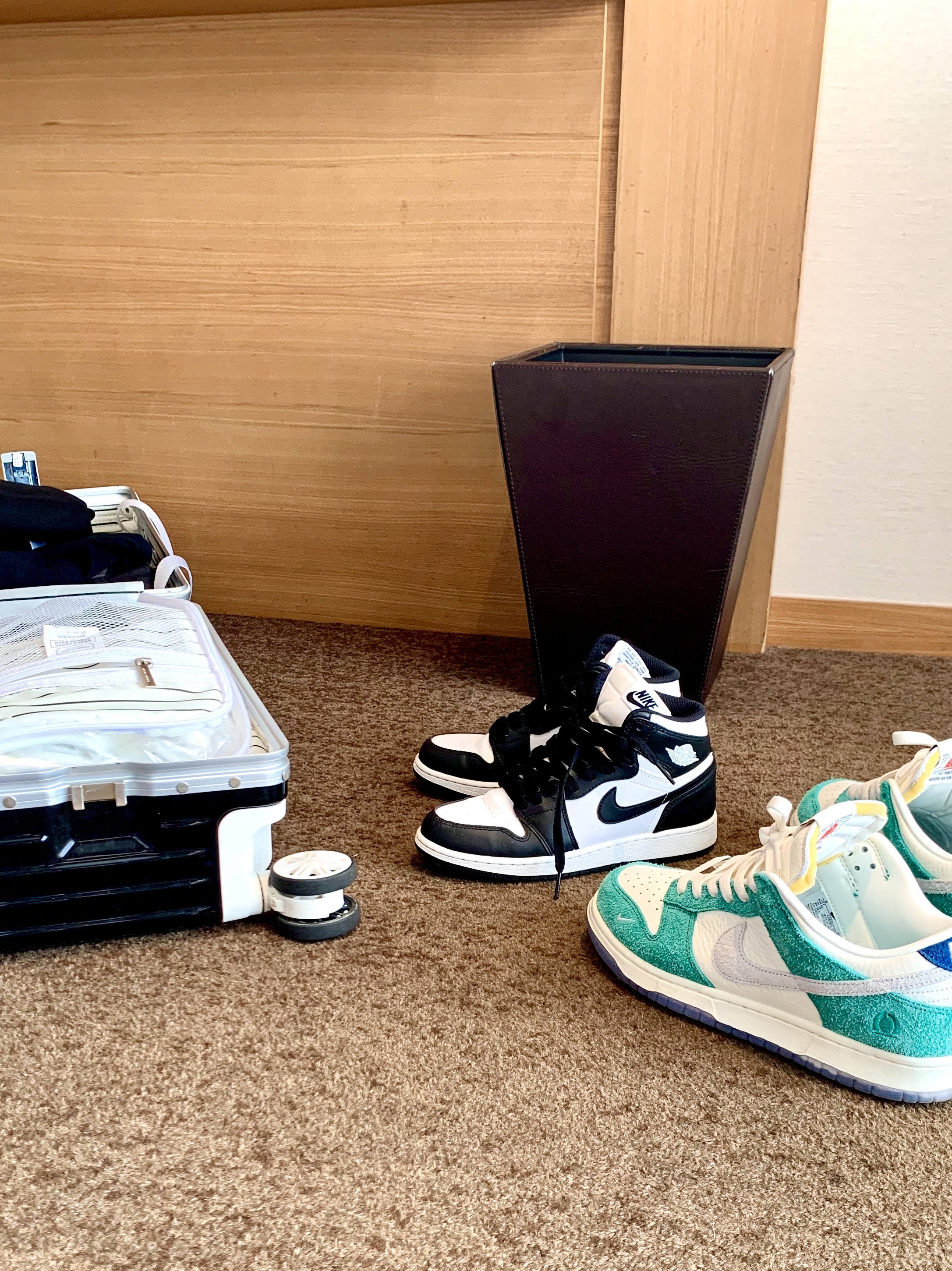 Nike x Kasina Dunk Low Road Sign - Kasina Exclusive, Jordan 1 Retro High OG Black White 2014 착용 스타일 - 1