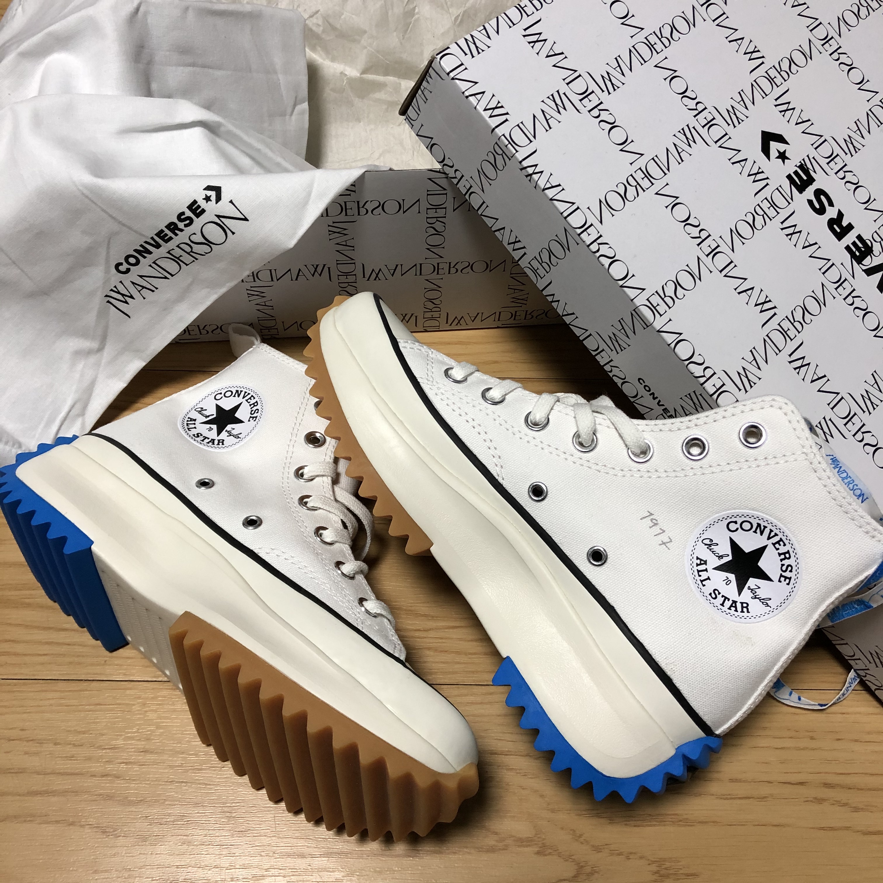 Converse x JW Anderson Run Star Hike Hi White 착용 스타일