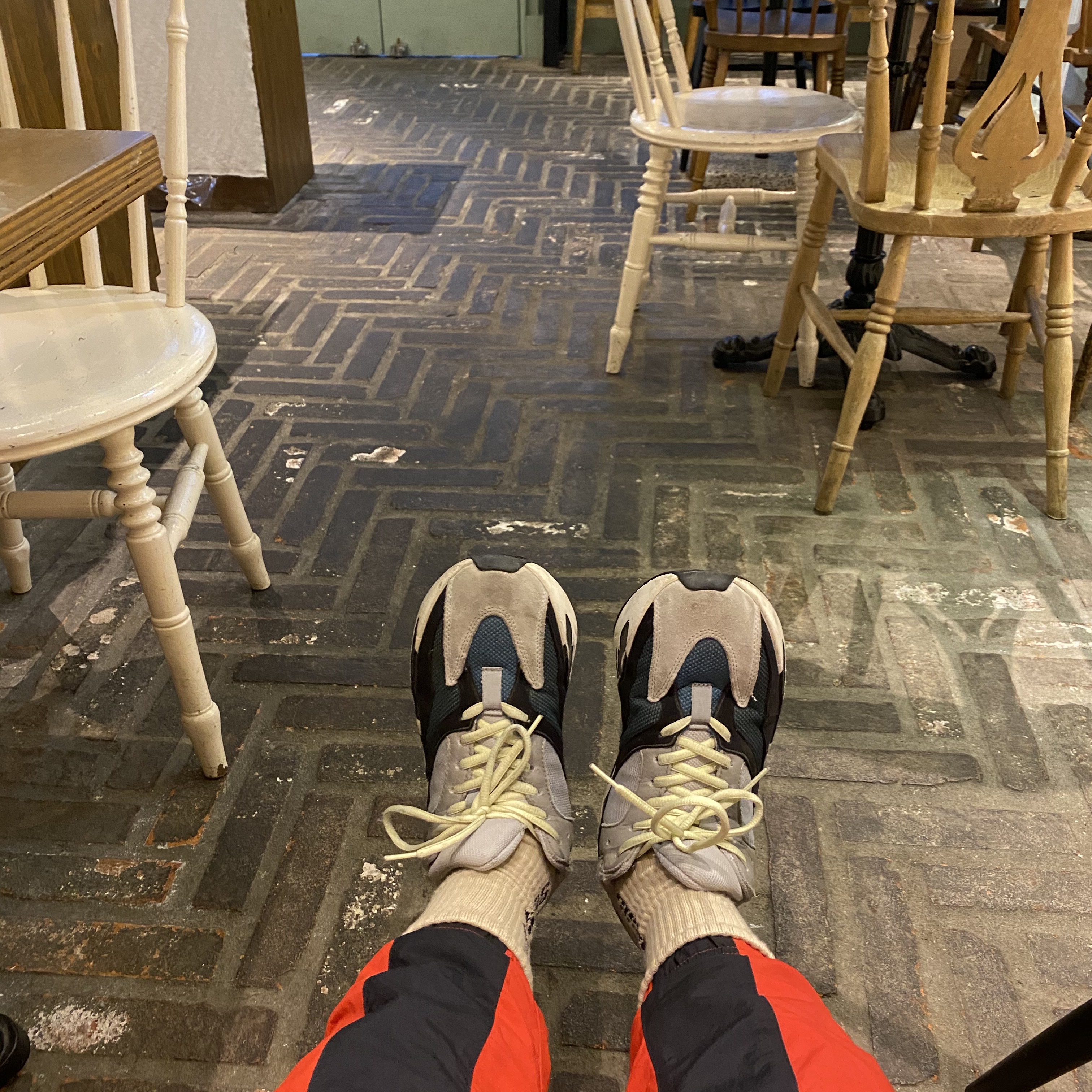 Adidas Yeezy Boost 700 Wave Runner Solid Grey 2017/2019 착용 스타일