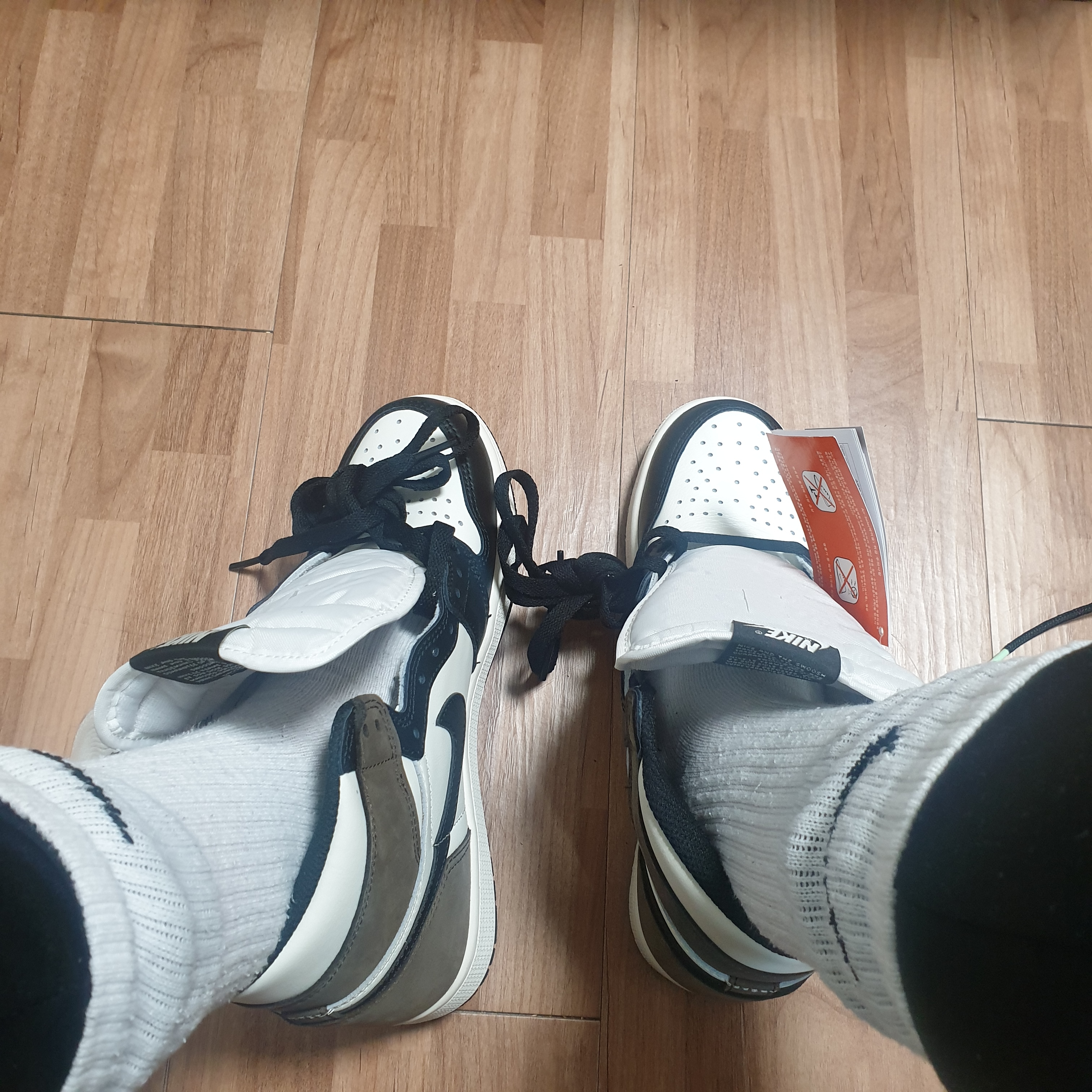 Jordan 1 Retro High OG Black Mocha 착용 스타일