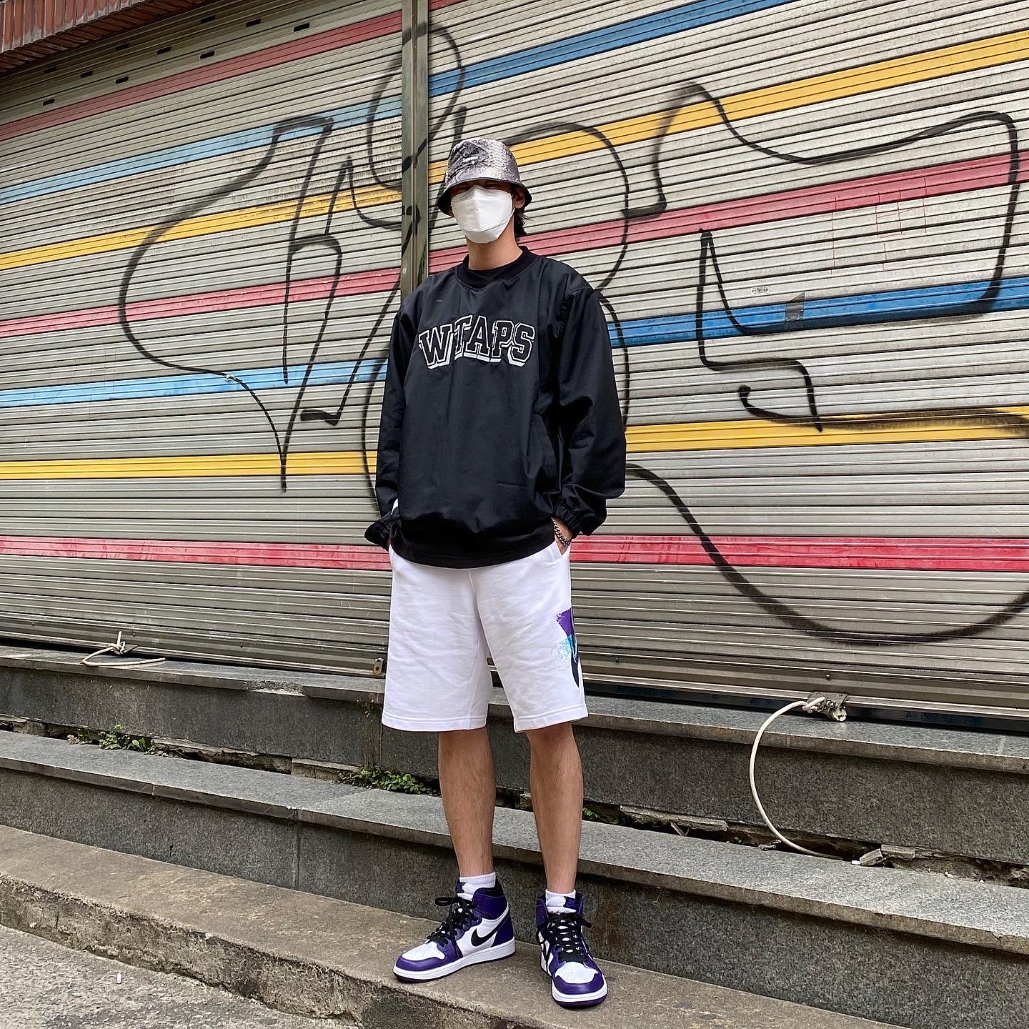 Jordan 1 Retro High OG Court Purple 2020, Supreme x The North Face Snakeskin Packable Reversible Crusher Black - 18SS 착용 스타일 - 2