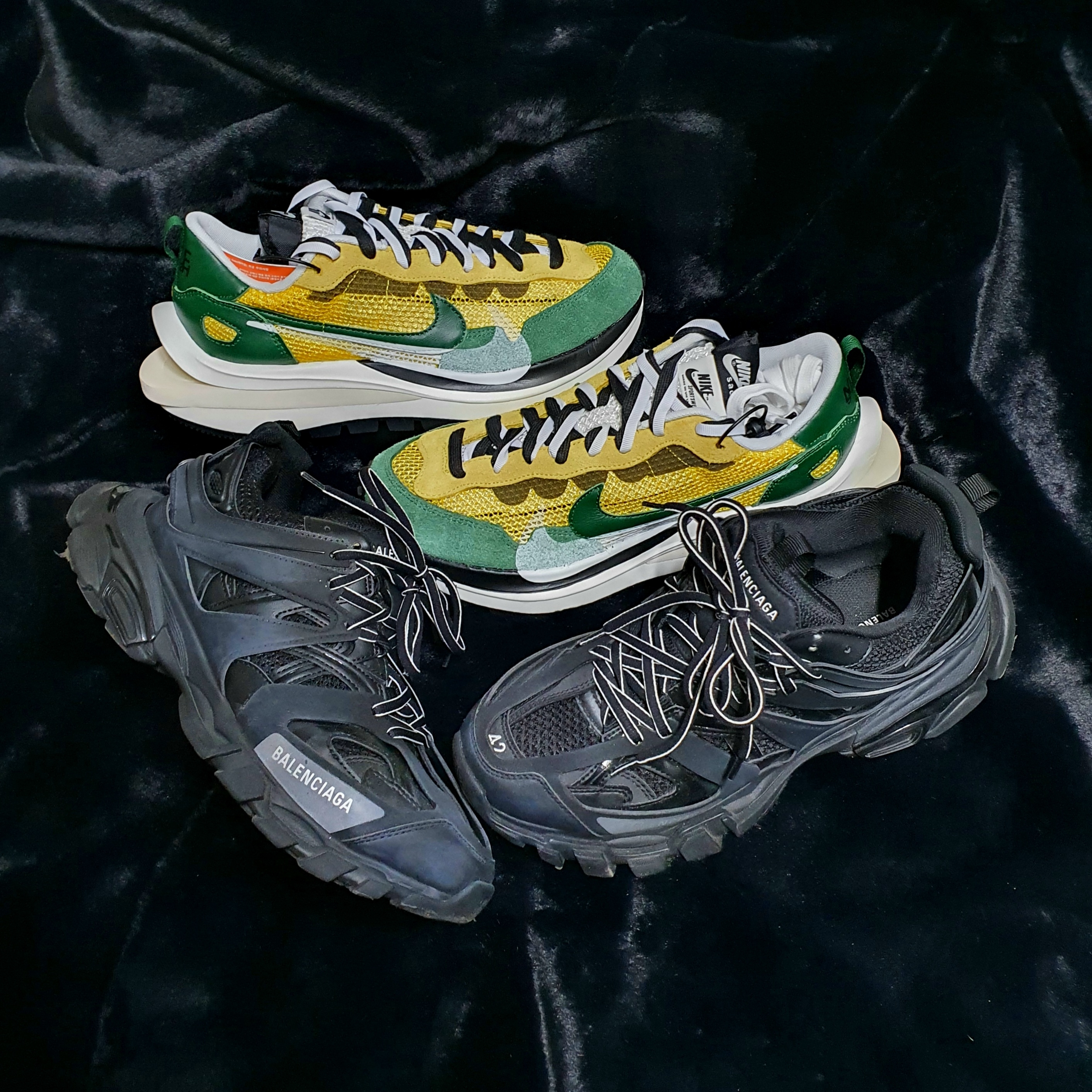 Nike x Sacai VaporWaffle Tour Yellow & Gorge Green Sail, Balenciaga Track Sneakers Triple Black 착용 스타일