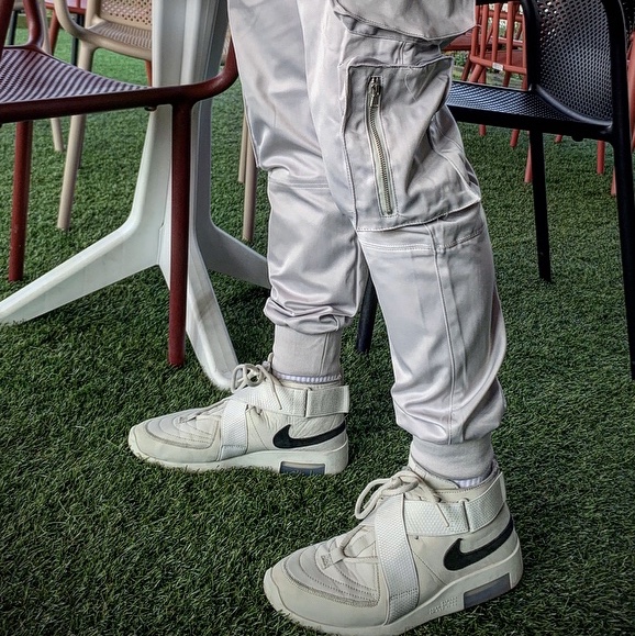 Nike x Fear of God Air Fear of God Raid Light Bone 착용 스타일
