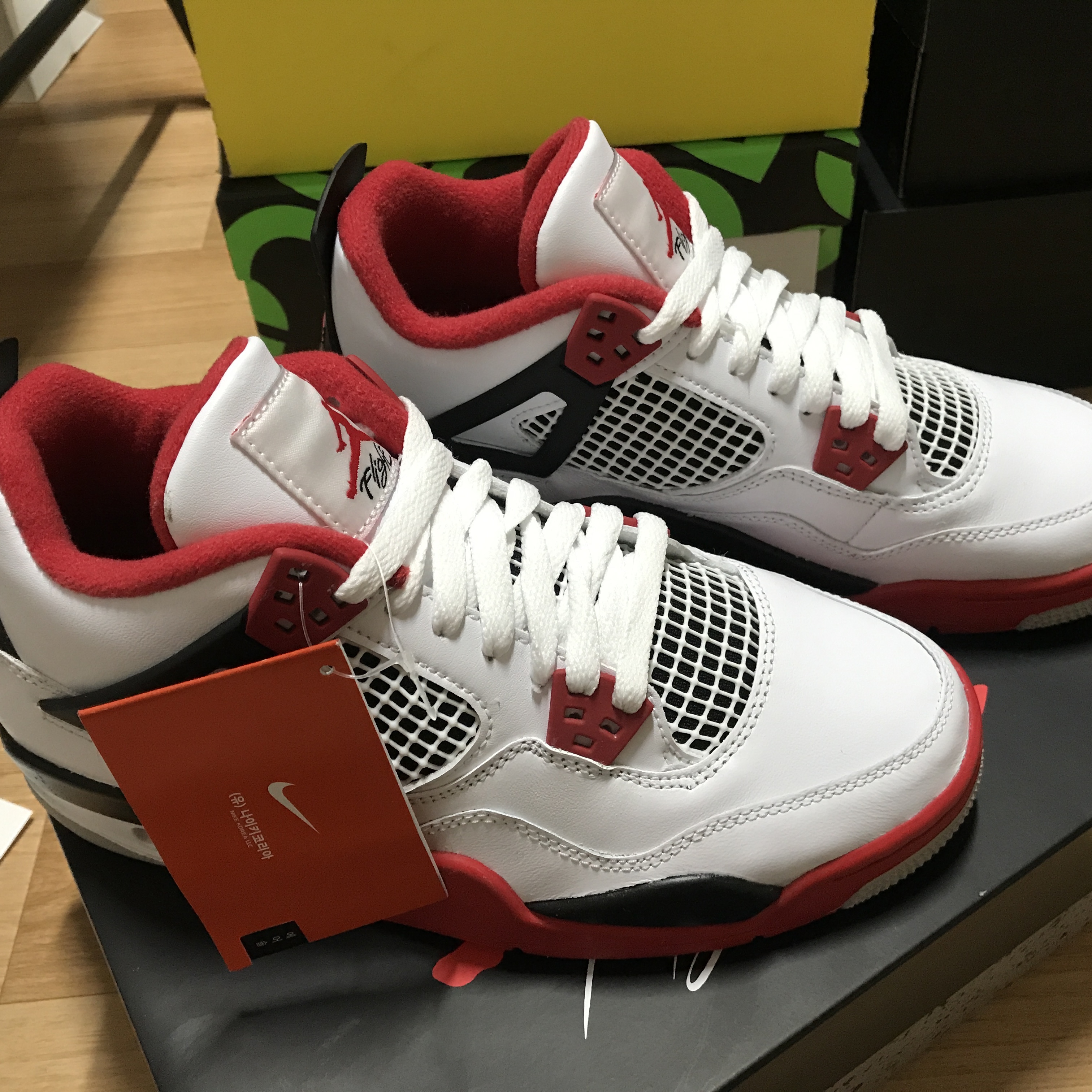 (GS) Jordan 4 Retro OG Fire Red 2020 착용 스타일 - 1
