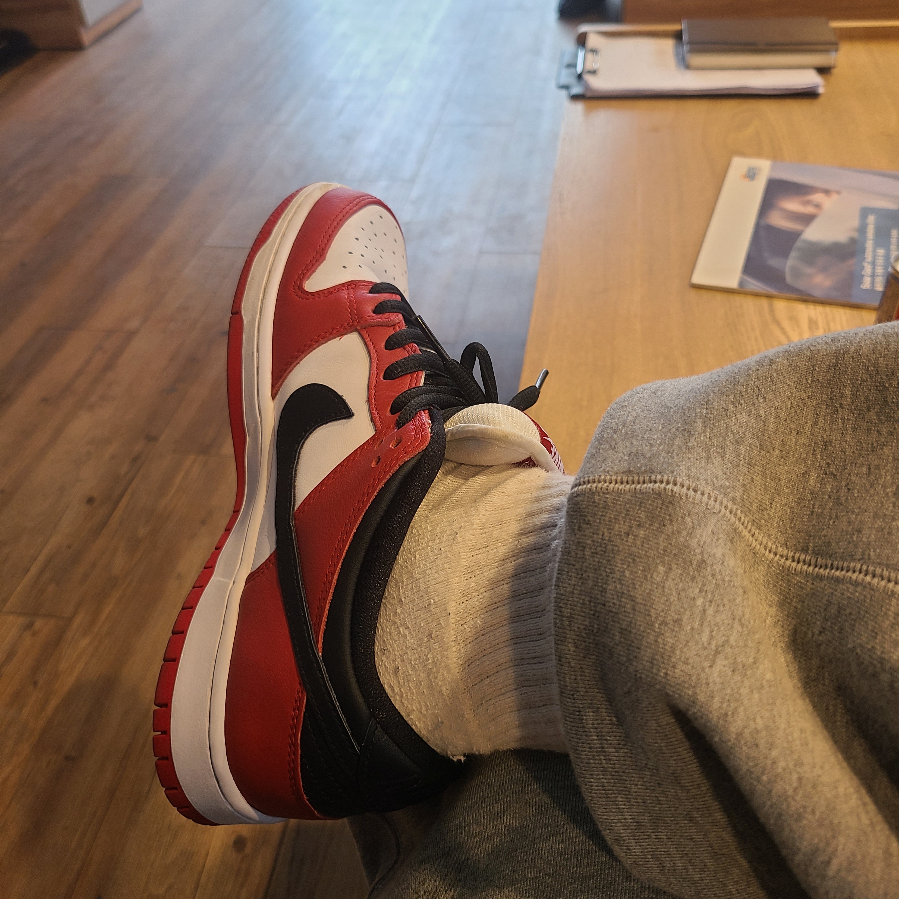 Nike SB Dunk Low Pro Chicago, Nike x Stussy NRG BR Fleece Pants Grey 착용 스타일