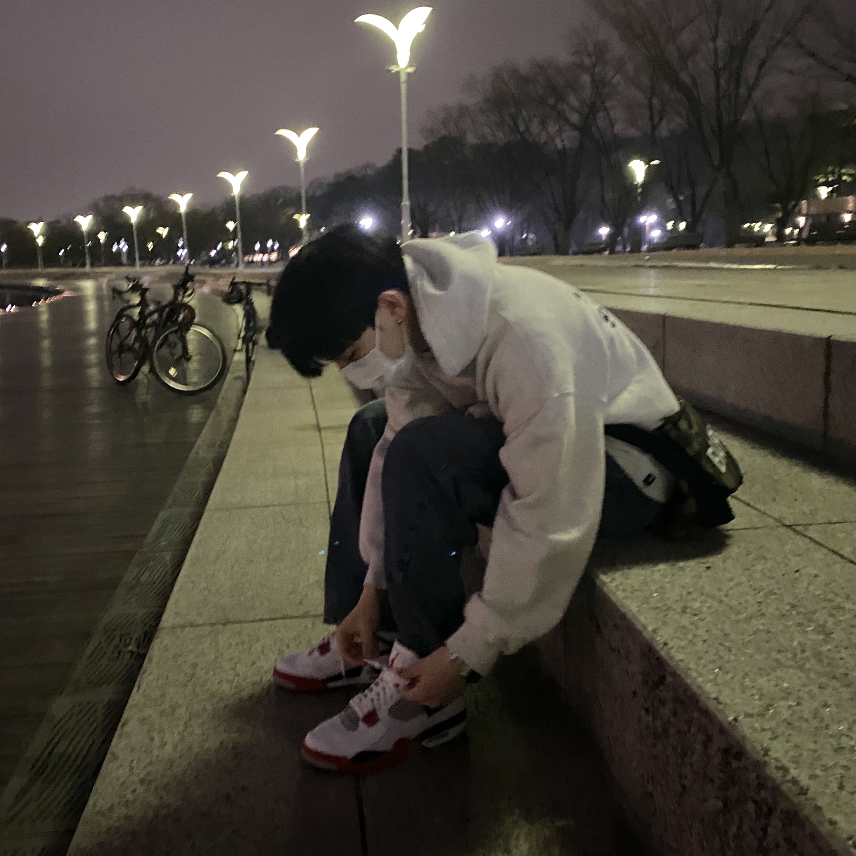 Jordan 4 Retro OG Fire Red 2020 착용 스타일 - 1