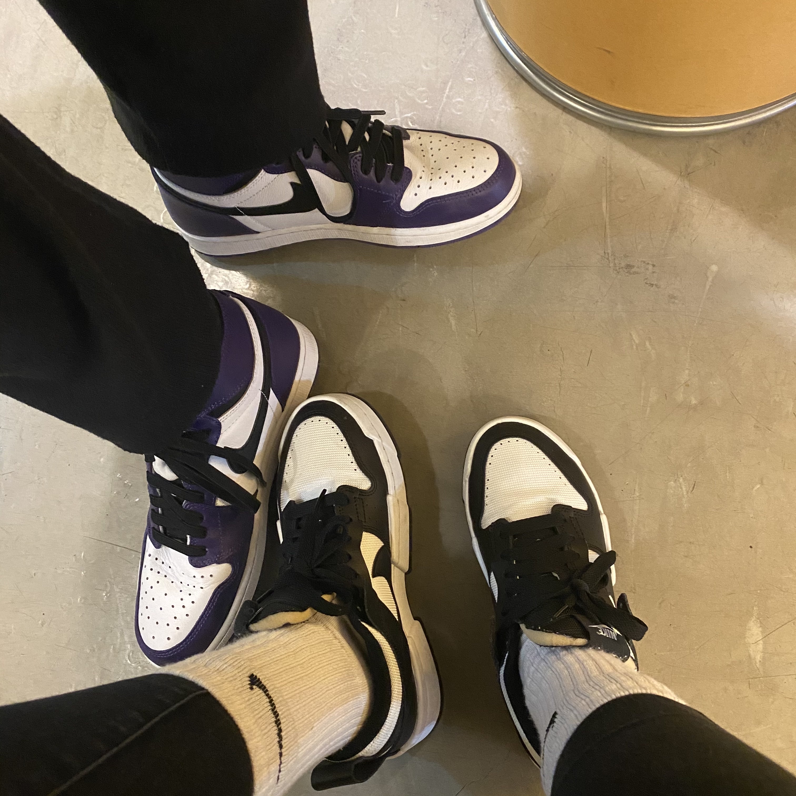 (W) Nike Dunk Low Disrupt Black White, Jordan 1 Retro High OG Court Purple 2020 착용 스타일