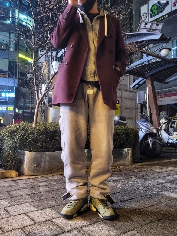 Jordan 6 x Travis Scott Retro Olive 착용 스타일