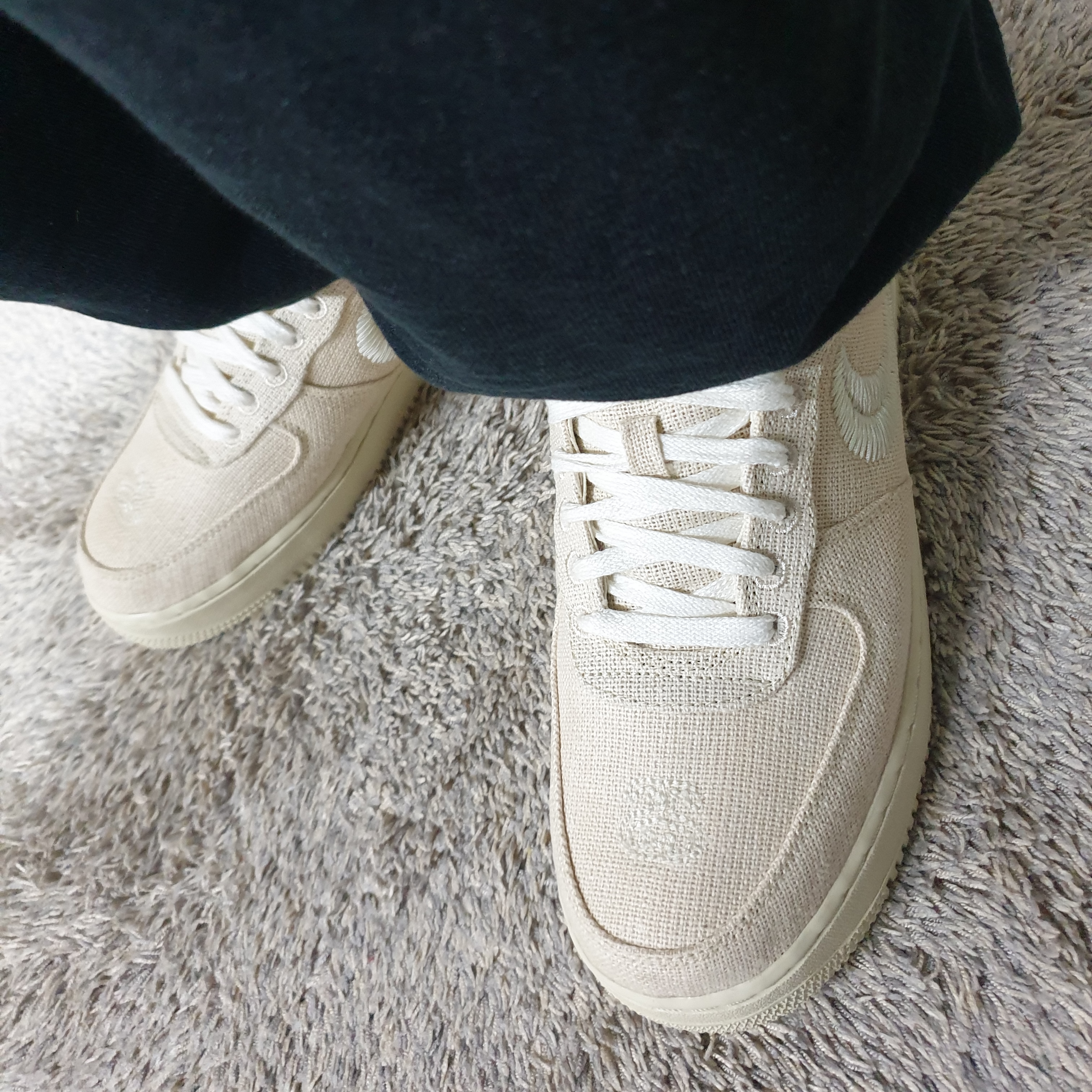 Nike x Stussy Air Force 1 Low Fossil 착용 스타일