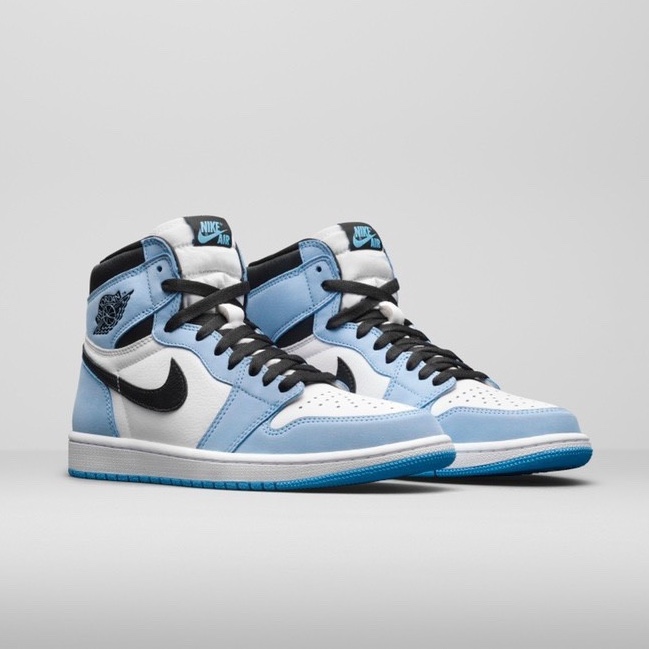Nike x Kasina Dunk Low 80's Bus, Jordan 1 Mid SE Signal Blue 착용 스타일 - 1