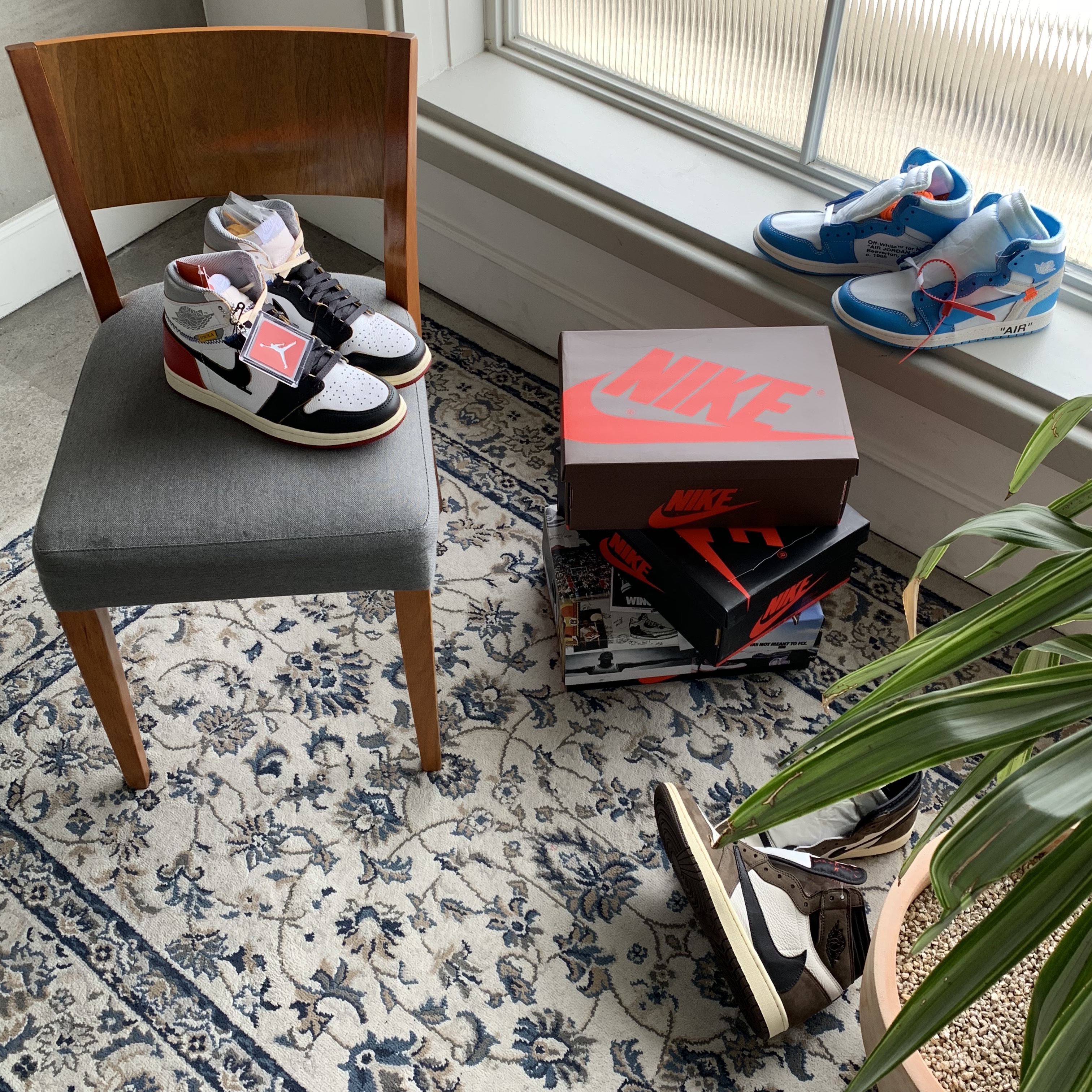 Jordan 1 x Union Retro High Black Toe, Jordan 1 x Off-White Retro High University Blue 착용 스타일