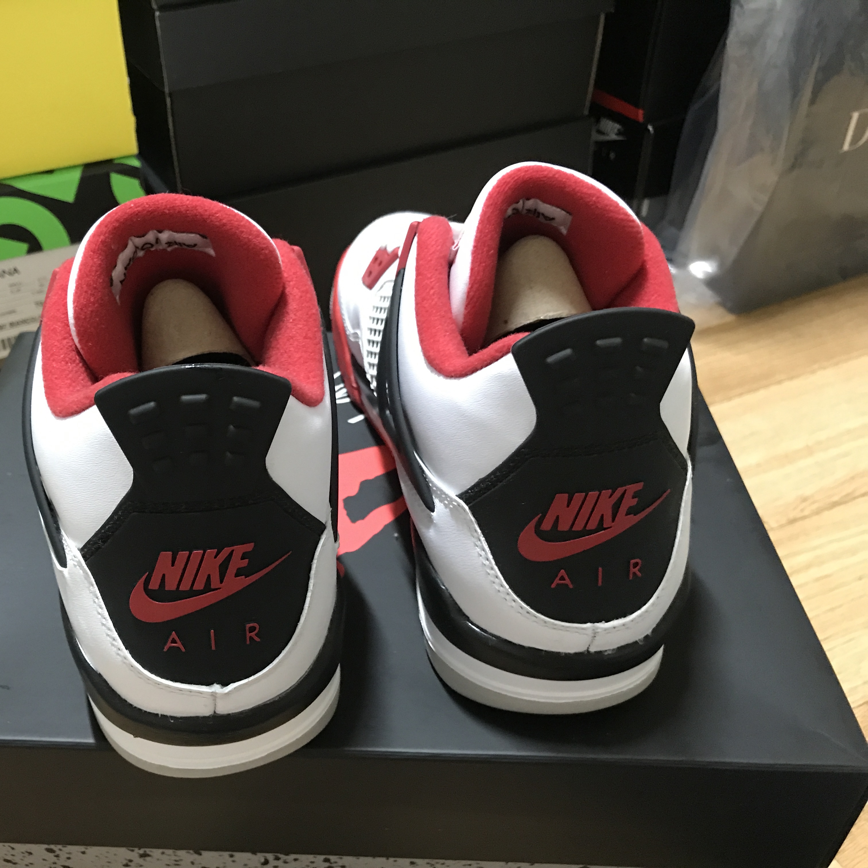 (GS) Jordan 4 Retro OG Fire Red 2020 착용 스타일 - 2