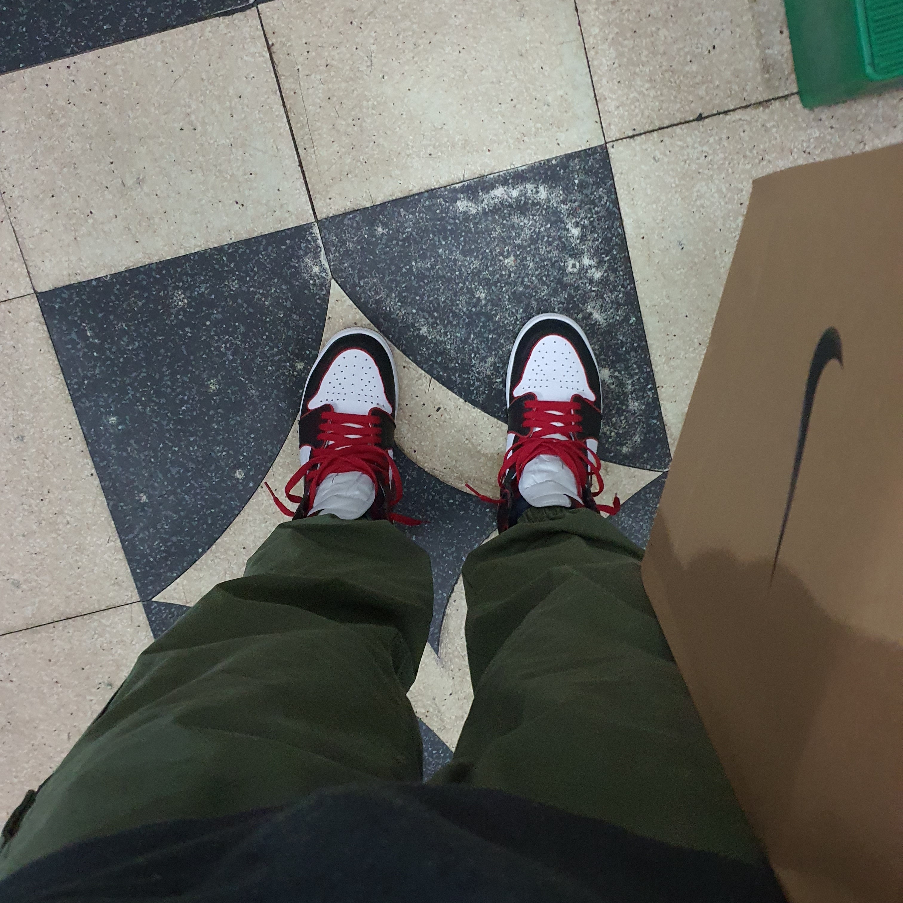 Jordan 1 Retro High OG Bloodline 착용 스타일 - 2