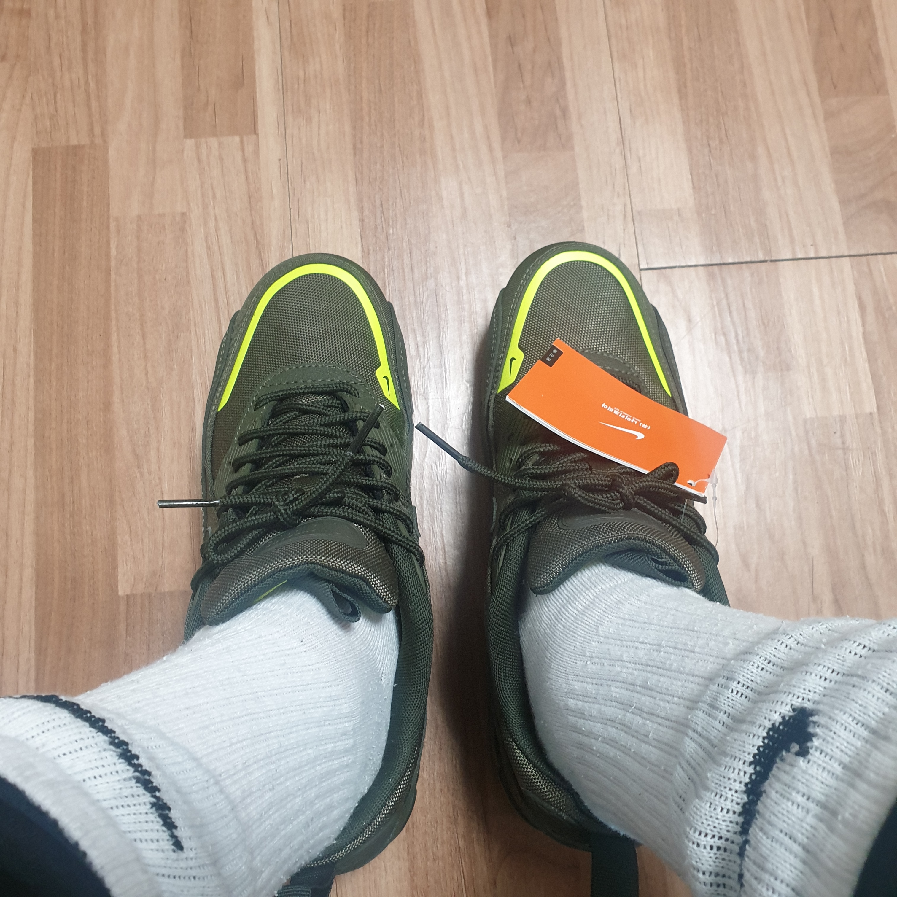 Nike Air Max 90 Surplus Cargo Khaki 착용 스타일