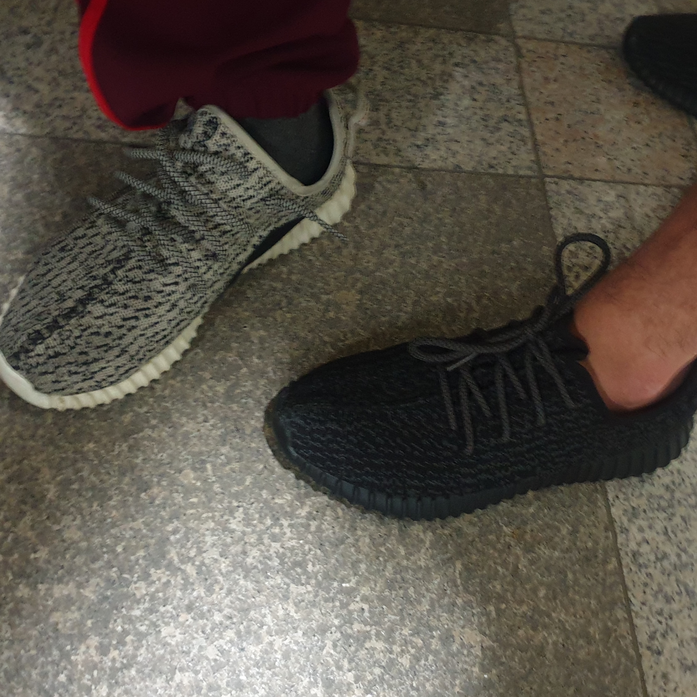 Adidas Yeezy Boost 350 Turtledove 2015, Adidas Yeezy Boost 350 Pirate Black 2016 착용 스타일