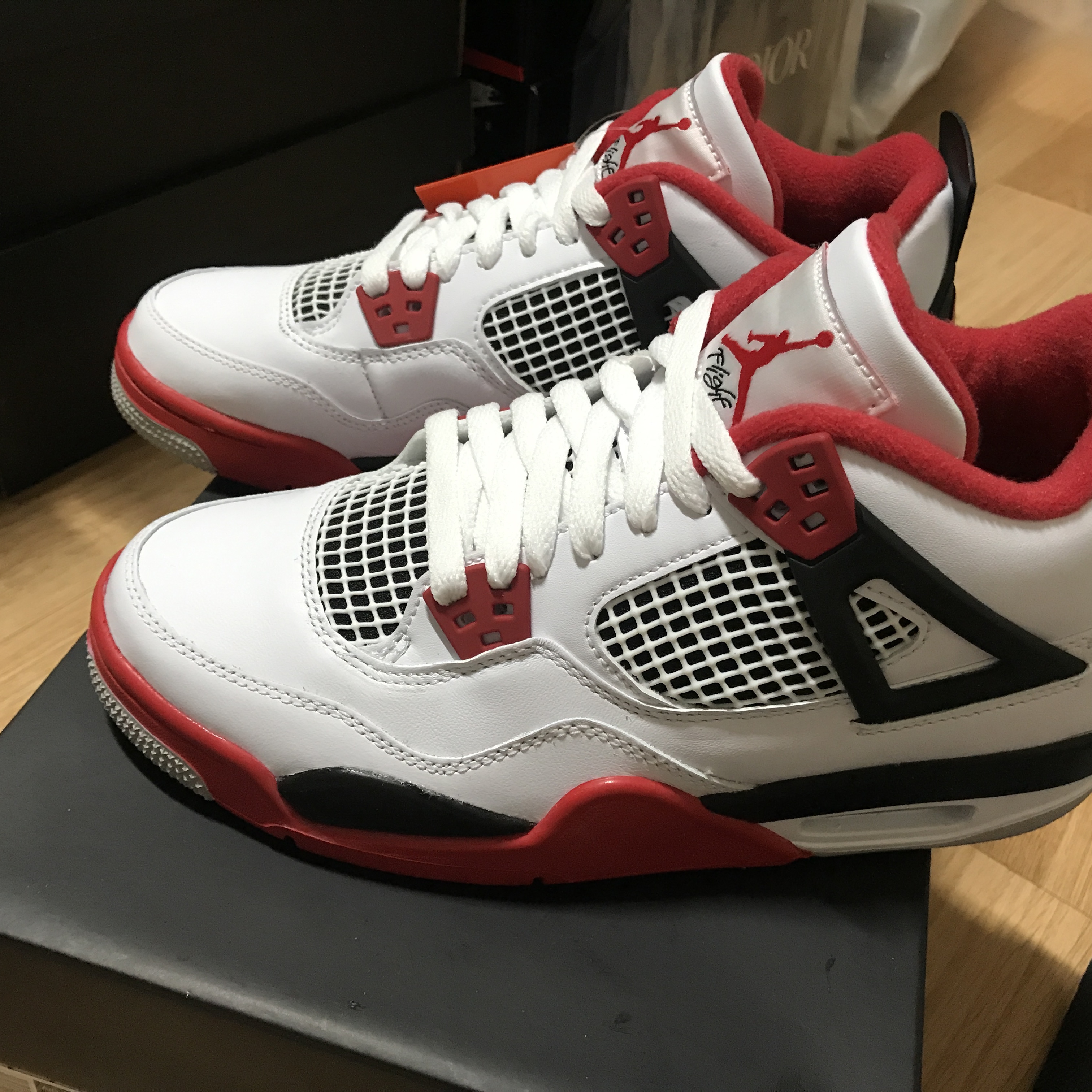 (GS) Jordan 4 Retro OG Fire Red 2020 착용 스타일 - 3