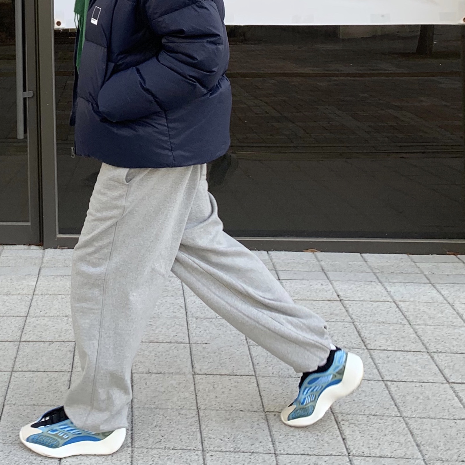 Adidas Yeezy 700 V3 Arzareth 착용 스타일 - 4