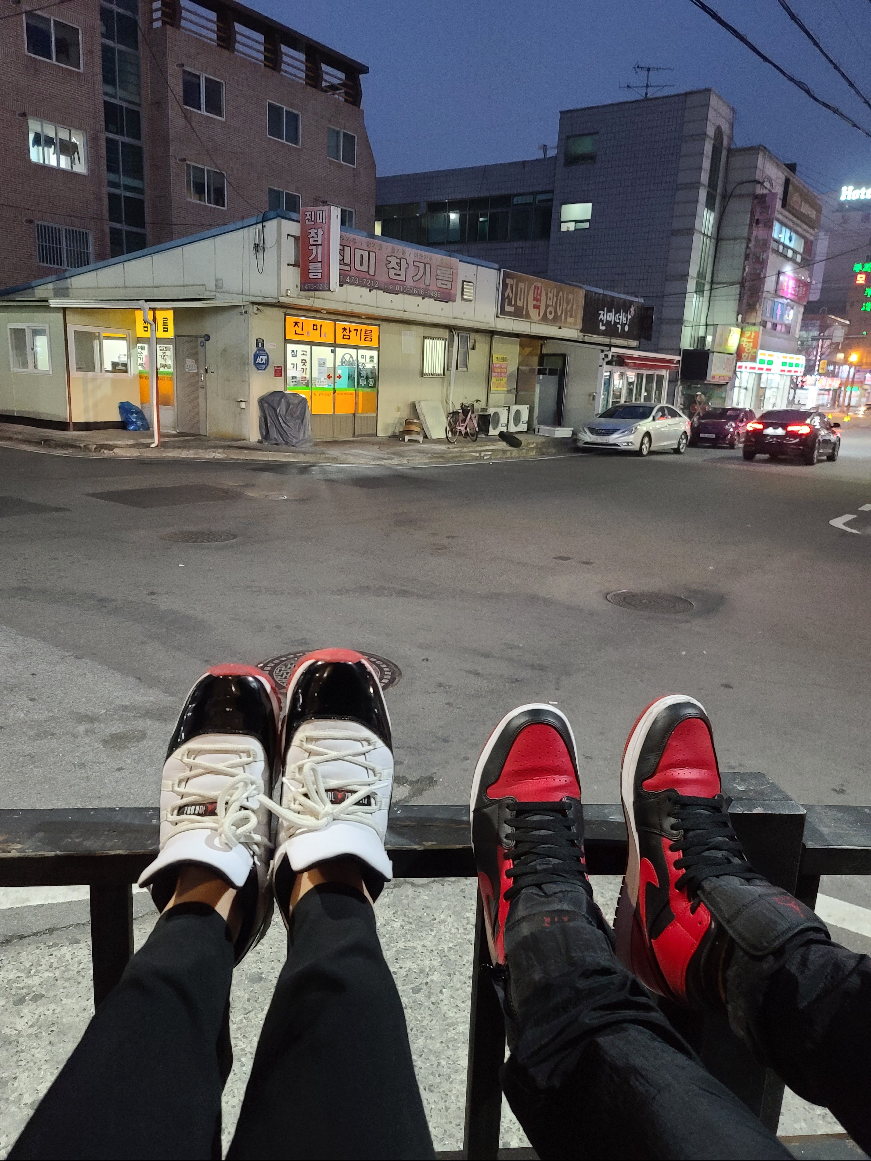 Jordan 1 Mid Bred Banned 2020, Jordan 11 Retro Low Concord Bred 착용 스타일