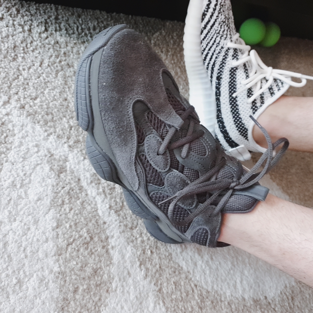 Adidas Yeezy 500 Utility Black 2018/2020, Adidas Yeezy Boost 350 V2 Zebra 2017/2019/2020 착용 스타일