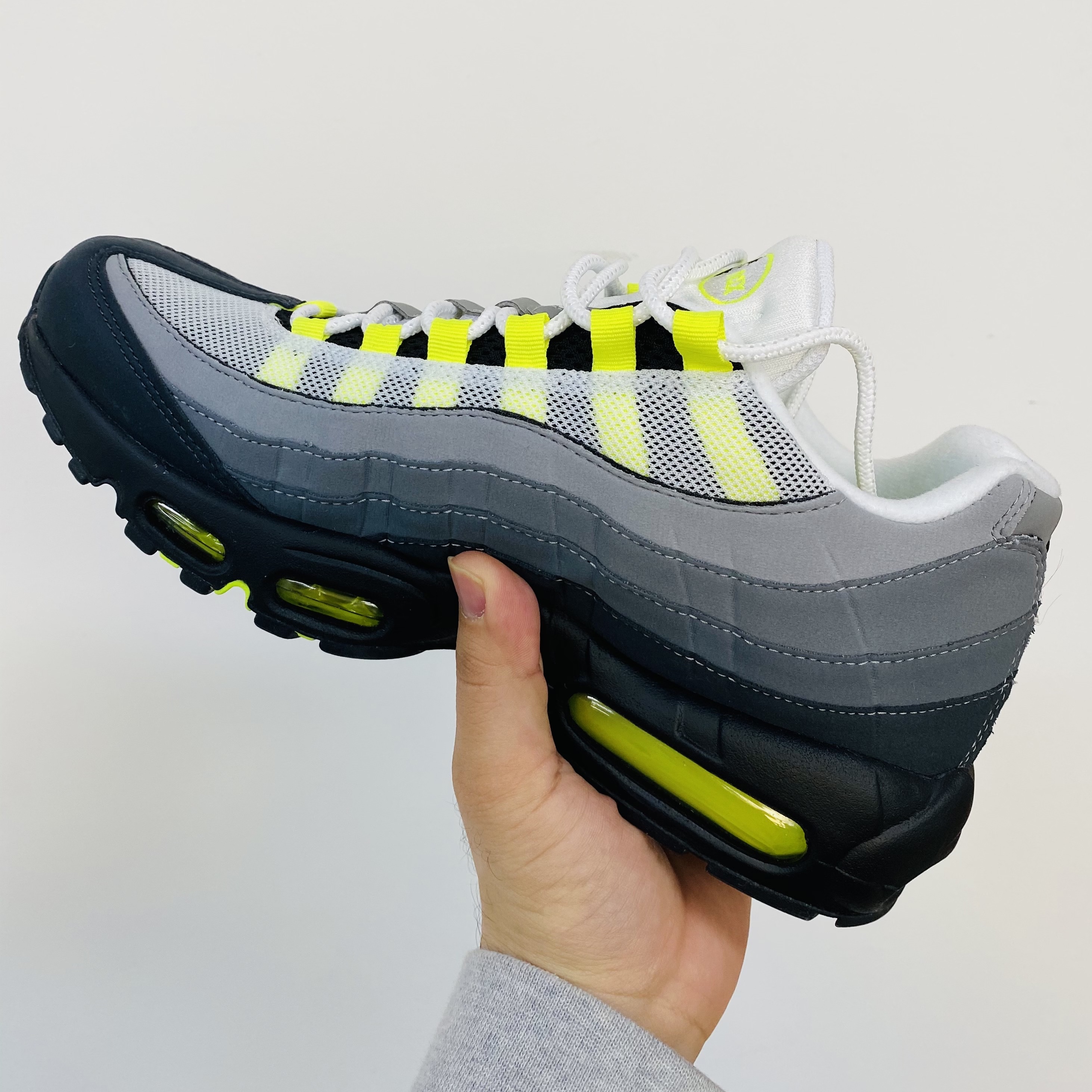 Nike Air Max 95 OG Neon Yellow 2020 착용 스타일