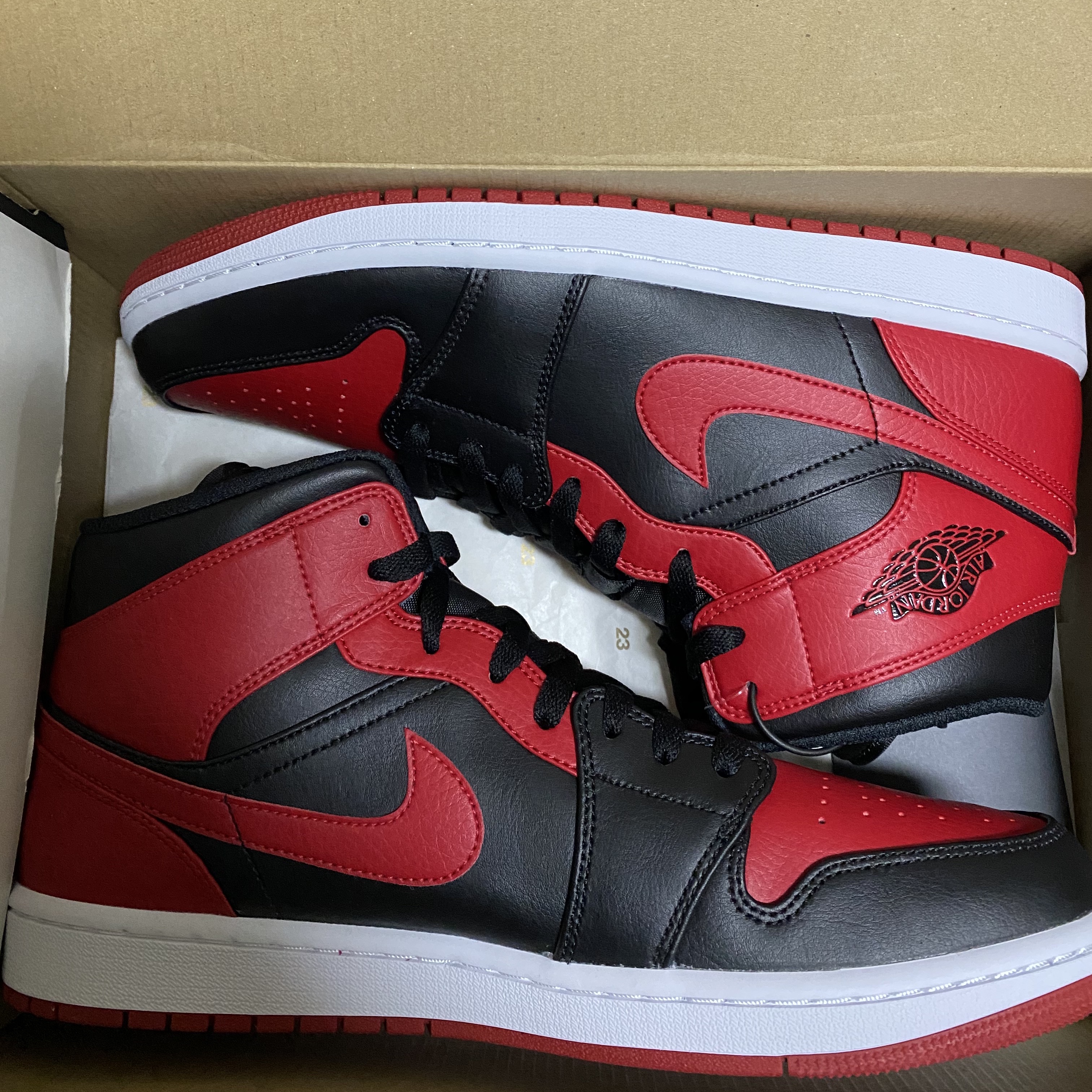 Jordan 1 Mid Bred Banned 2020 착용 스타일 - 2
