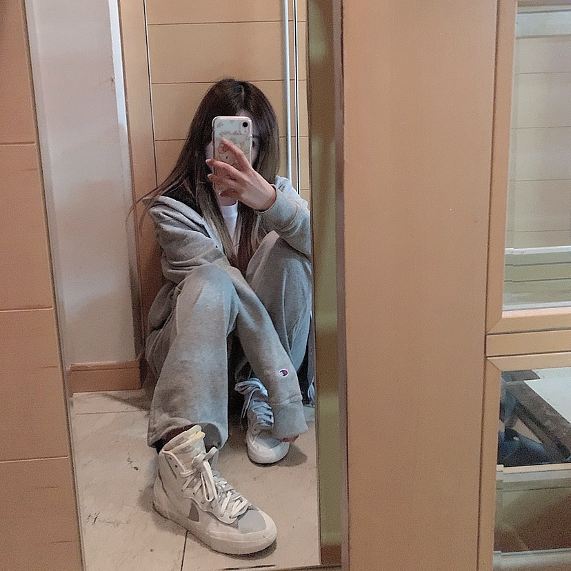 Nike x Sacai Blazer Mid White Grey 착용 스타일 - 1