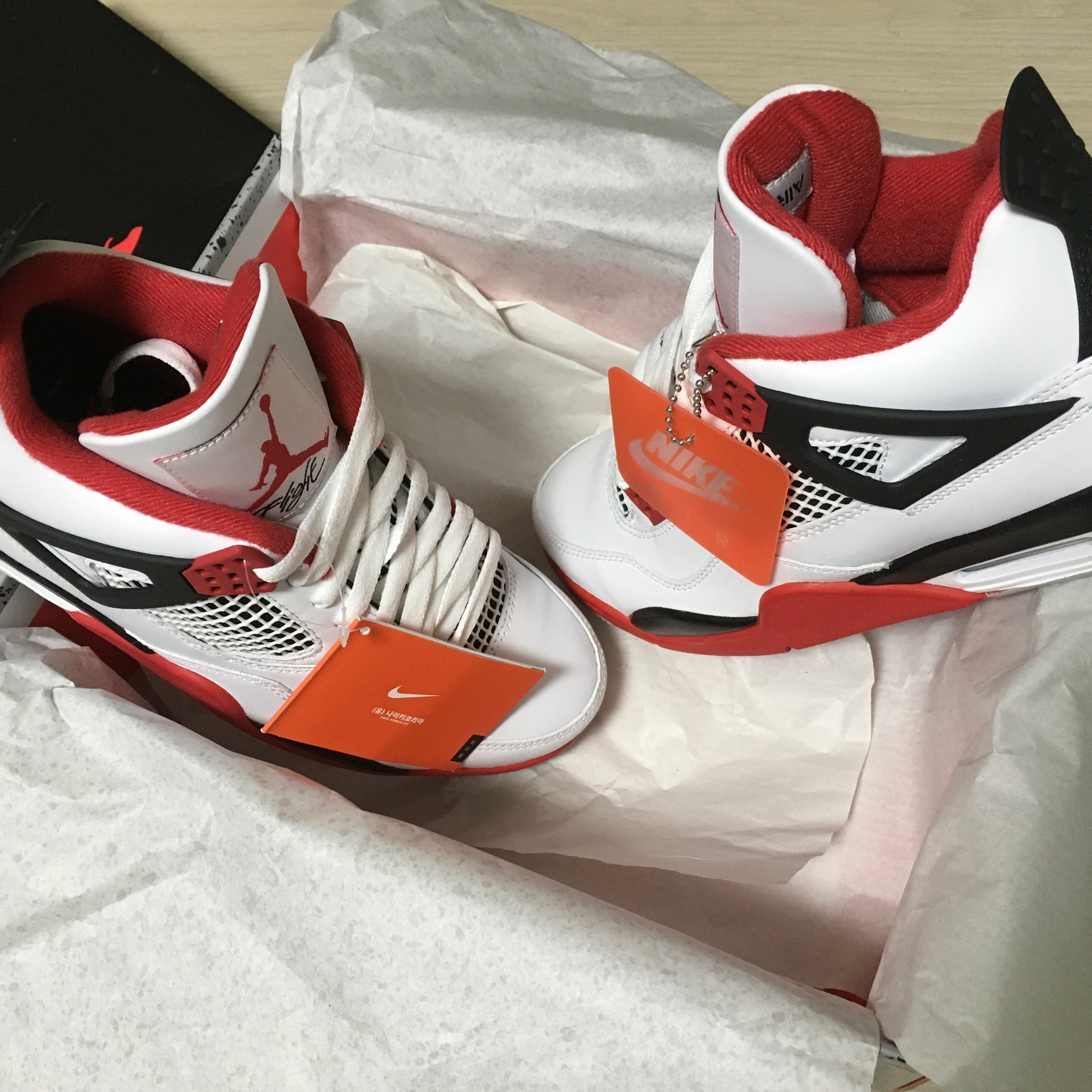 Jordan 4 Retro OG Fire Red 2020 착용 스타일 - 2