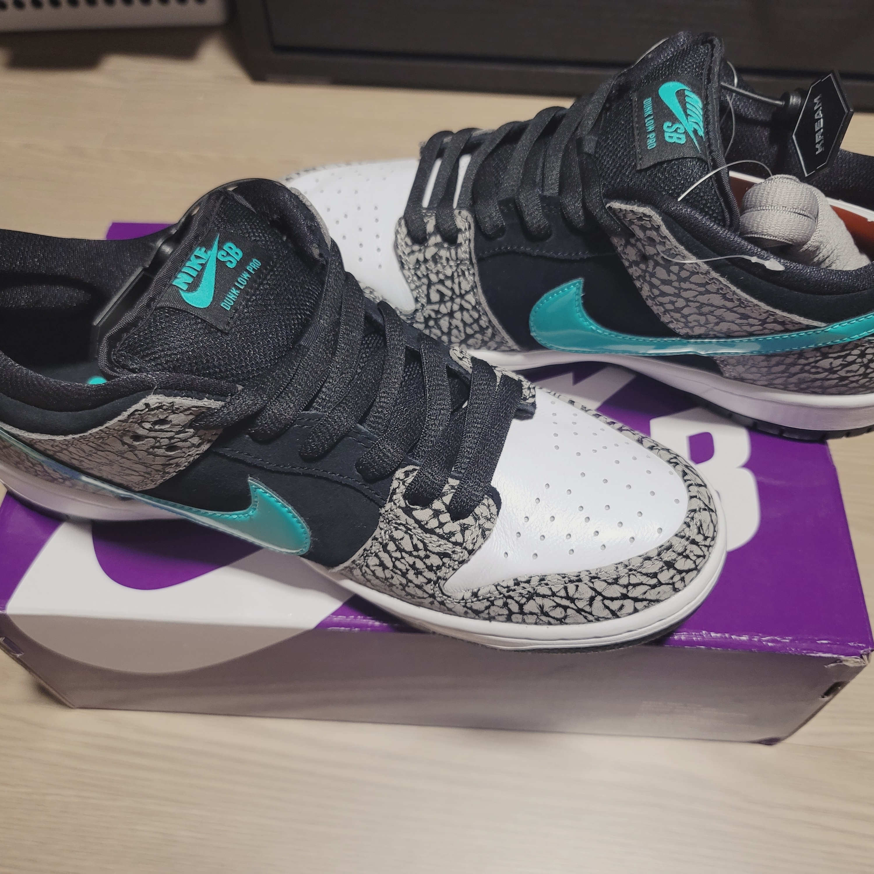 Nike SB Dunk Low Pro Clear Jade 착용 스타일