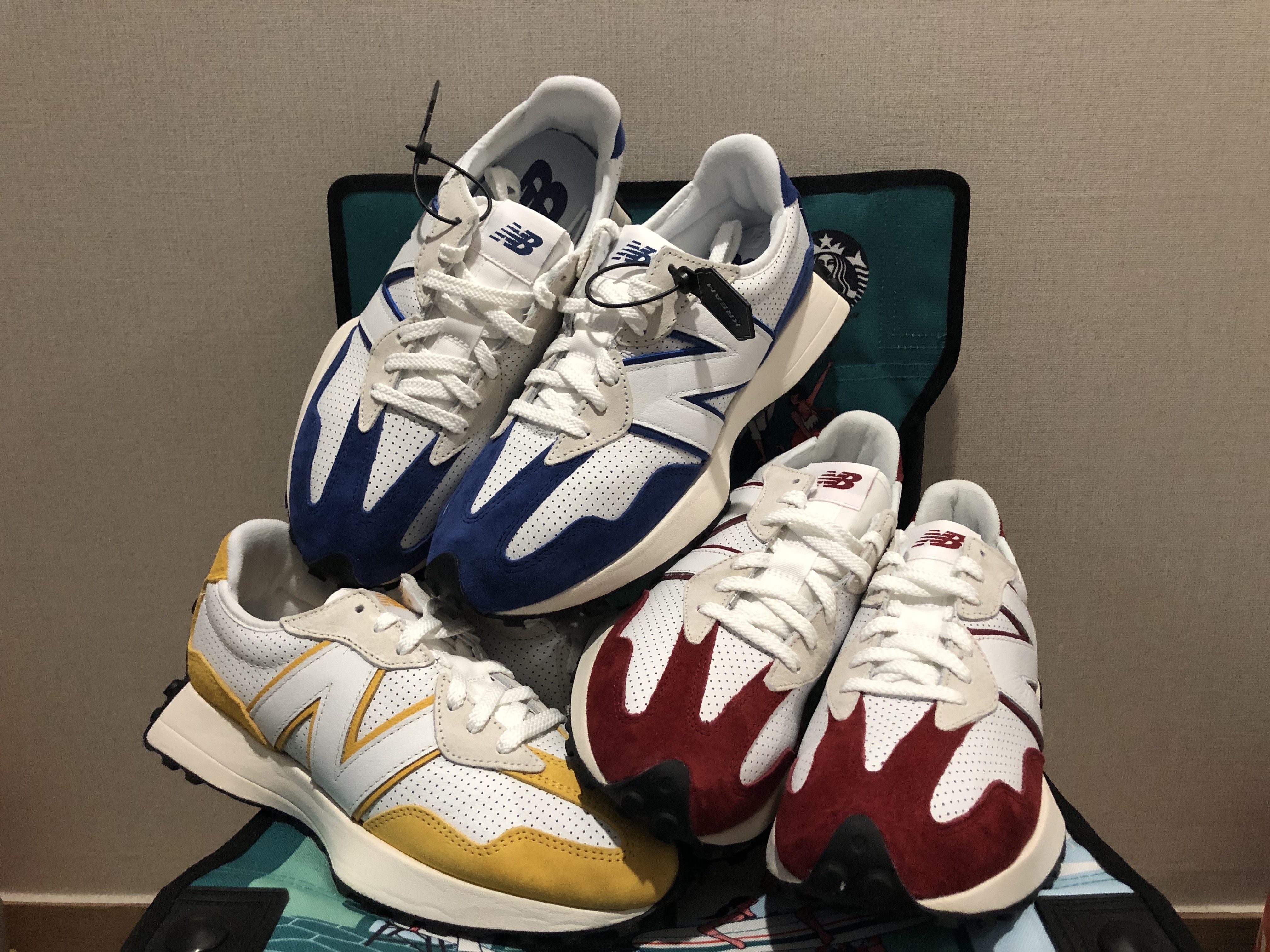New Balance 327 Primary Pack Blue, New Balance 327 Primary Pack Red 착용 스타일