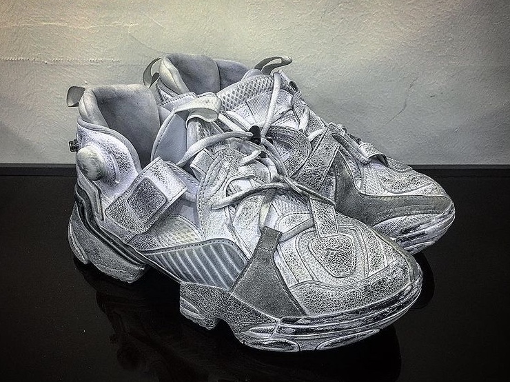 Reebok x Vetements Genetically Modified Pump Dirty White 착용 스타일