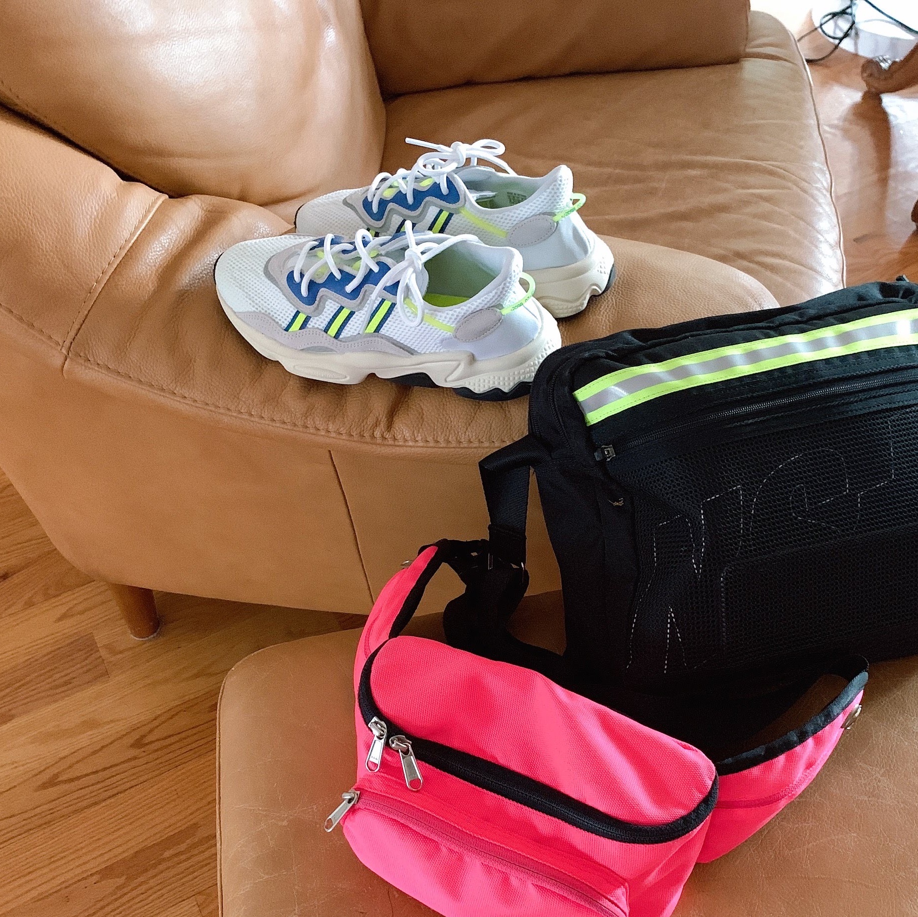 Adidas Ozweego Cloud White Solar Yellow 착용 스타일 - 2