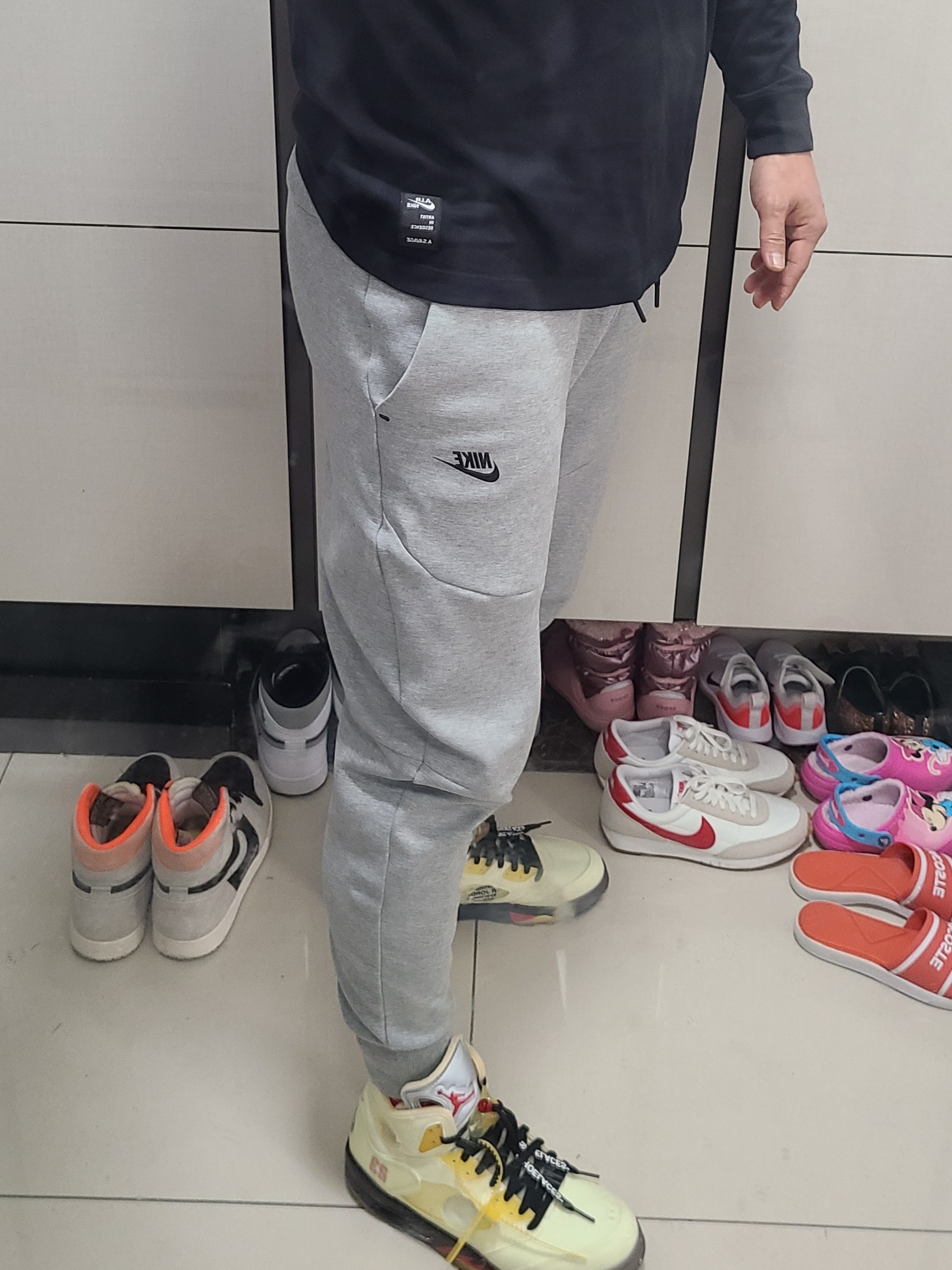 Jordan 5 x Off-White Retro SP Sail Fire Red 착용 스타일