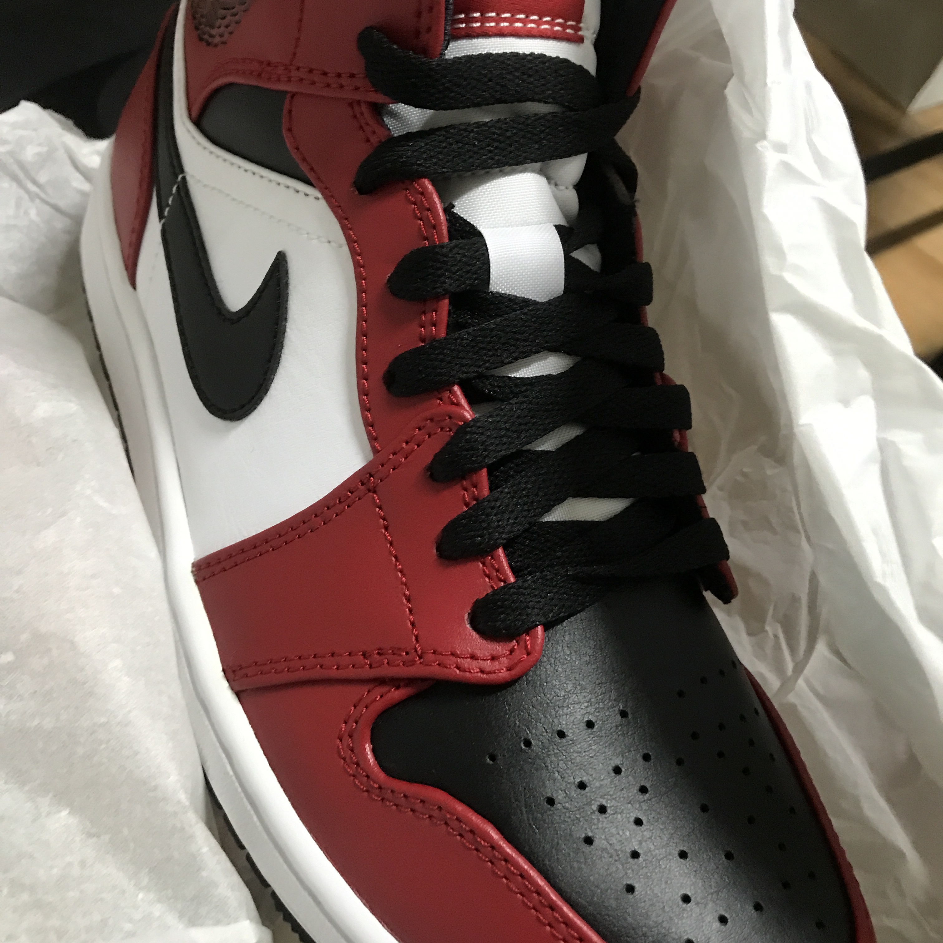 Jordan 1 Mid Chicago Black Toe 착용 스타일