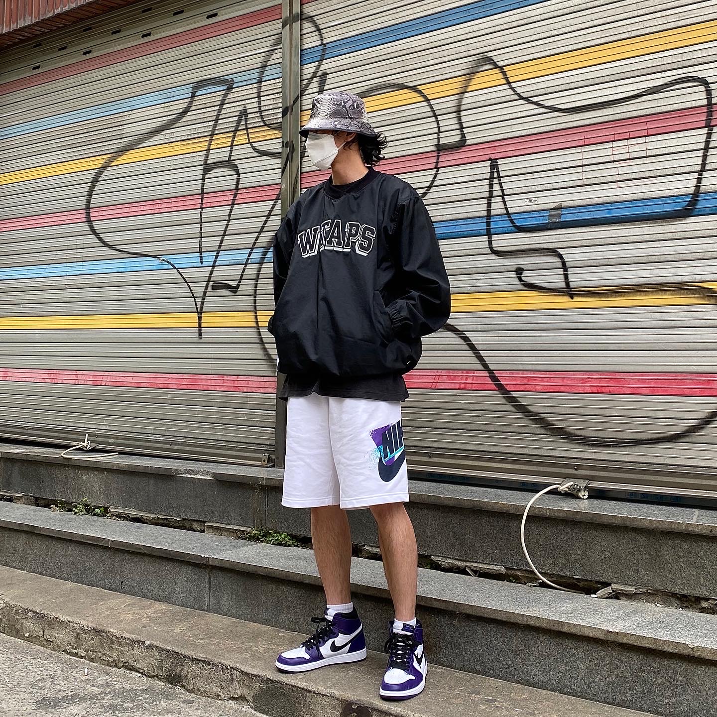 Jordan 1 Retro High OG Court Purple 2020, Supreme x The North Face Snakeskin Packable Reversible Crusher Black - 18SS 착용 스타일 - 1