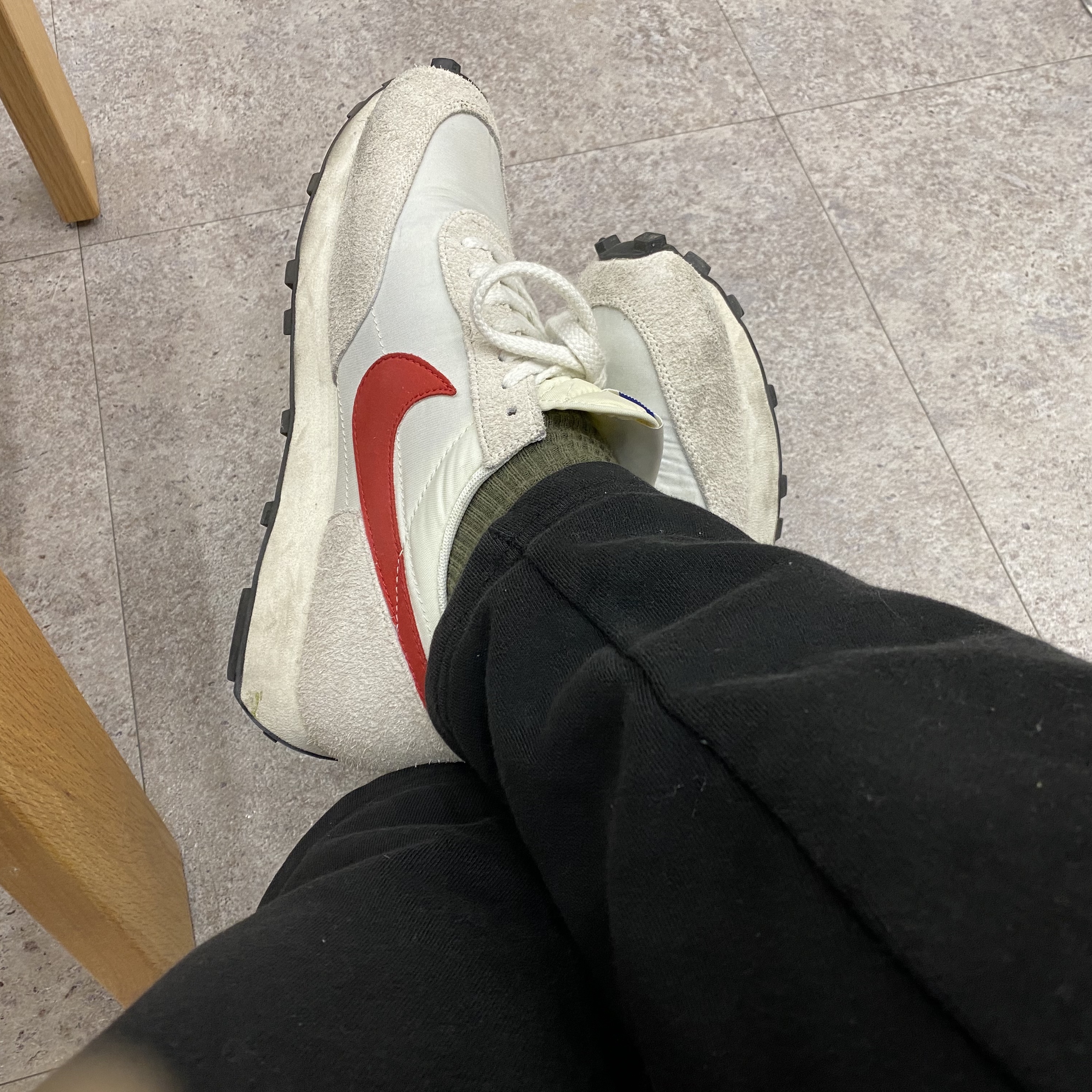 Nike Daybreak SP White University Red 착용 스타일