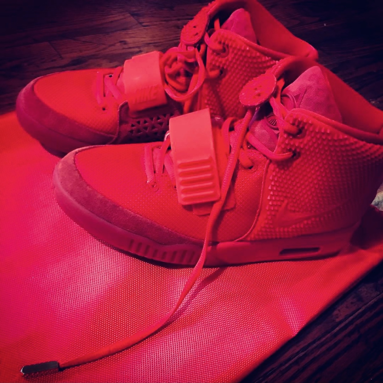 Nike Air Yeezy 2 Red October 착용 스타일
