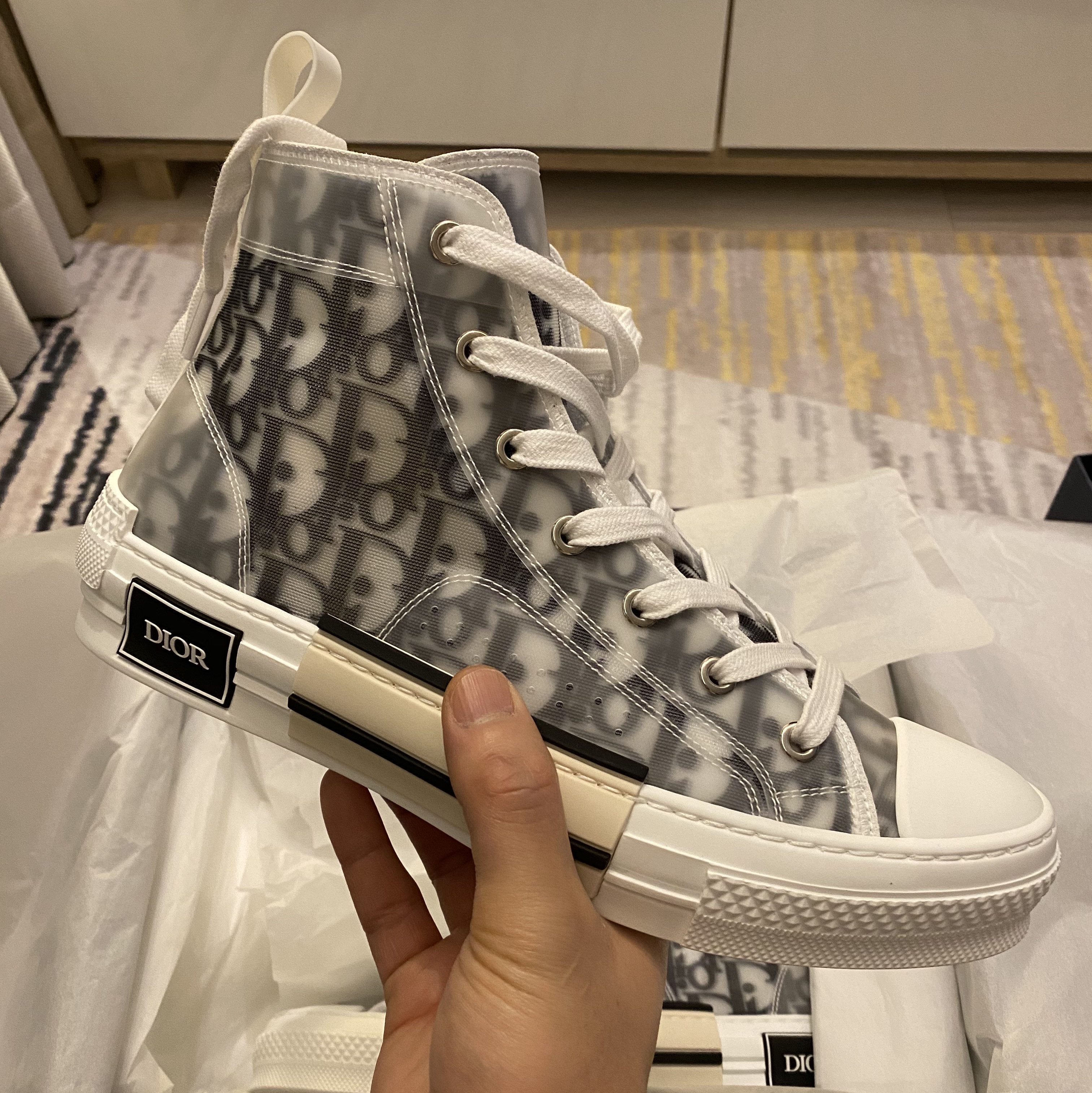 Dior B23 High Dior Oblique White & Black 착용 스타일