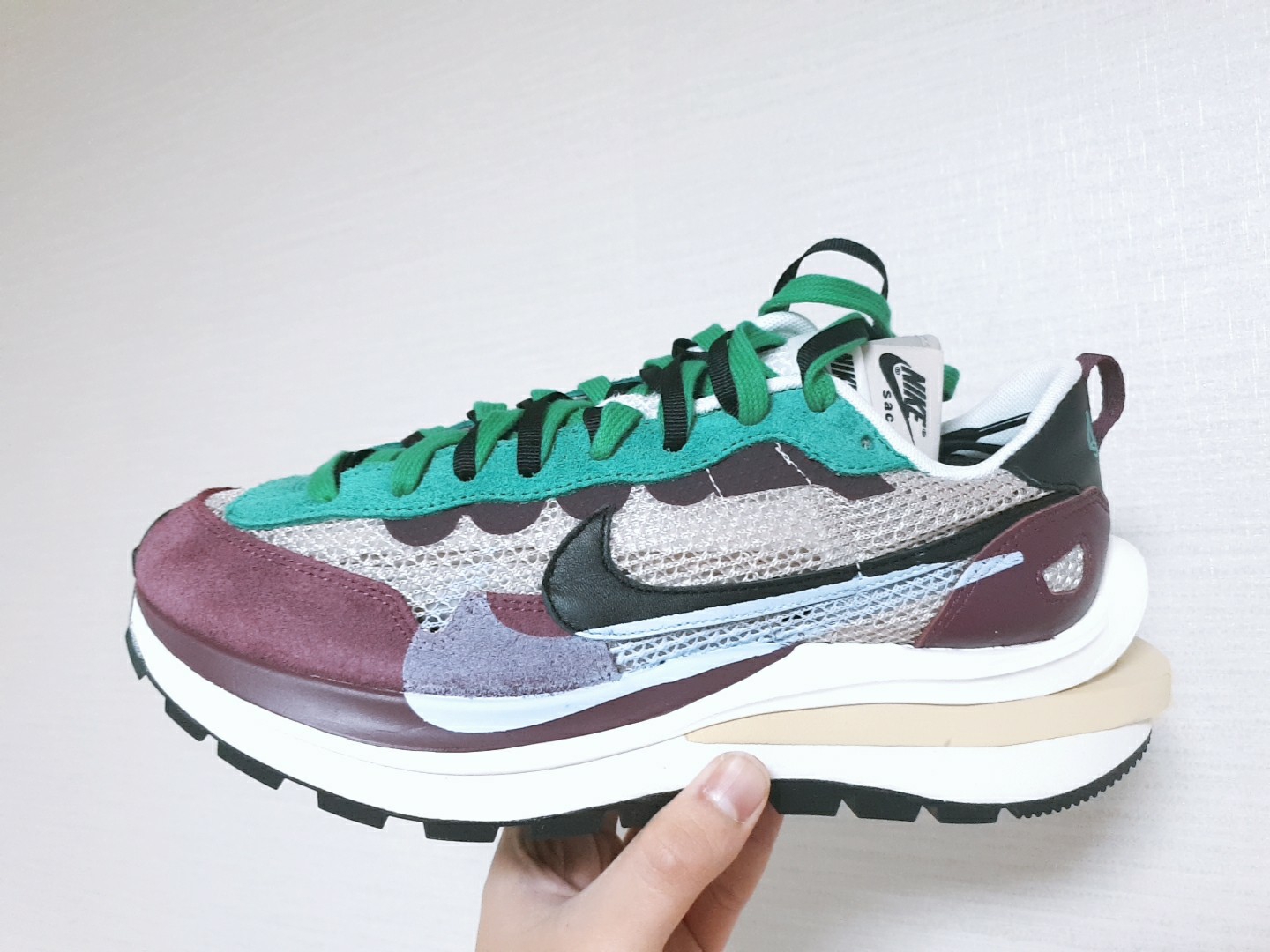 Nike x Sacai VaporWaffle String & Black Villain Red 착용 스타일