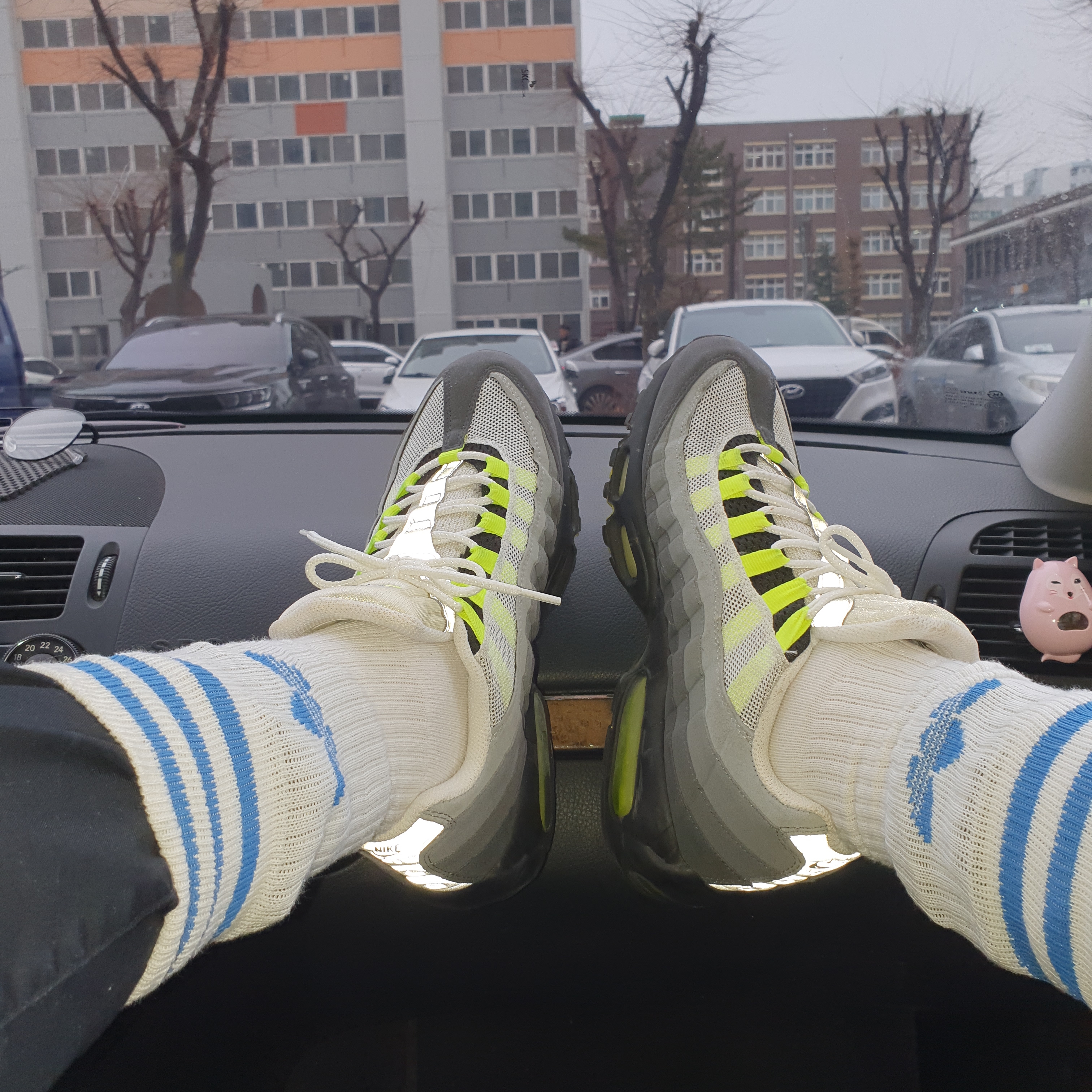 Nike Air Max 95 OG Neon Yellow 2020 착용 스타일