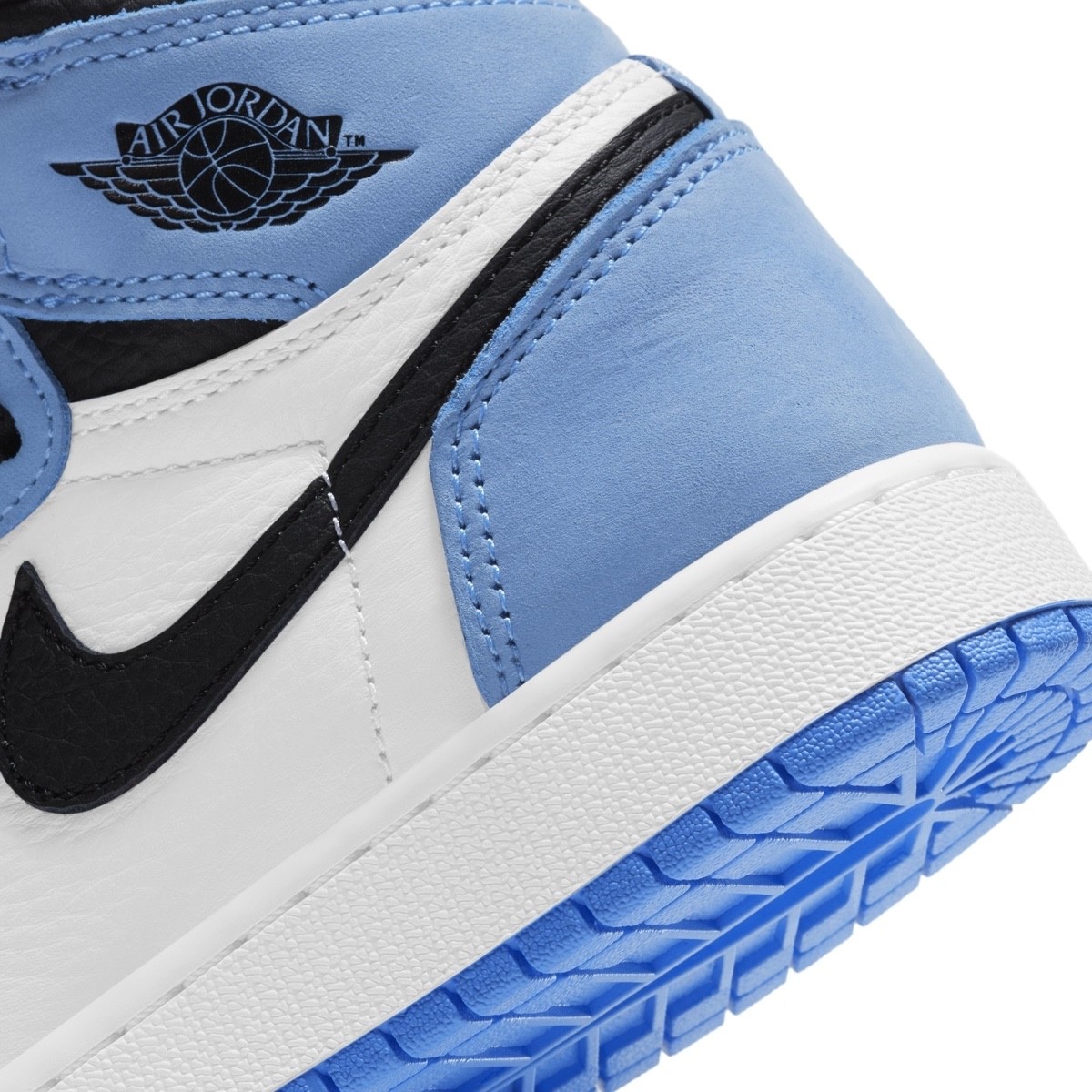 Nike x Kasina Dunk Low 80's Bus, Jordan 1 Mid SE Signal Blue 착용 스타일 - 3