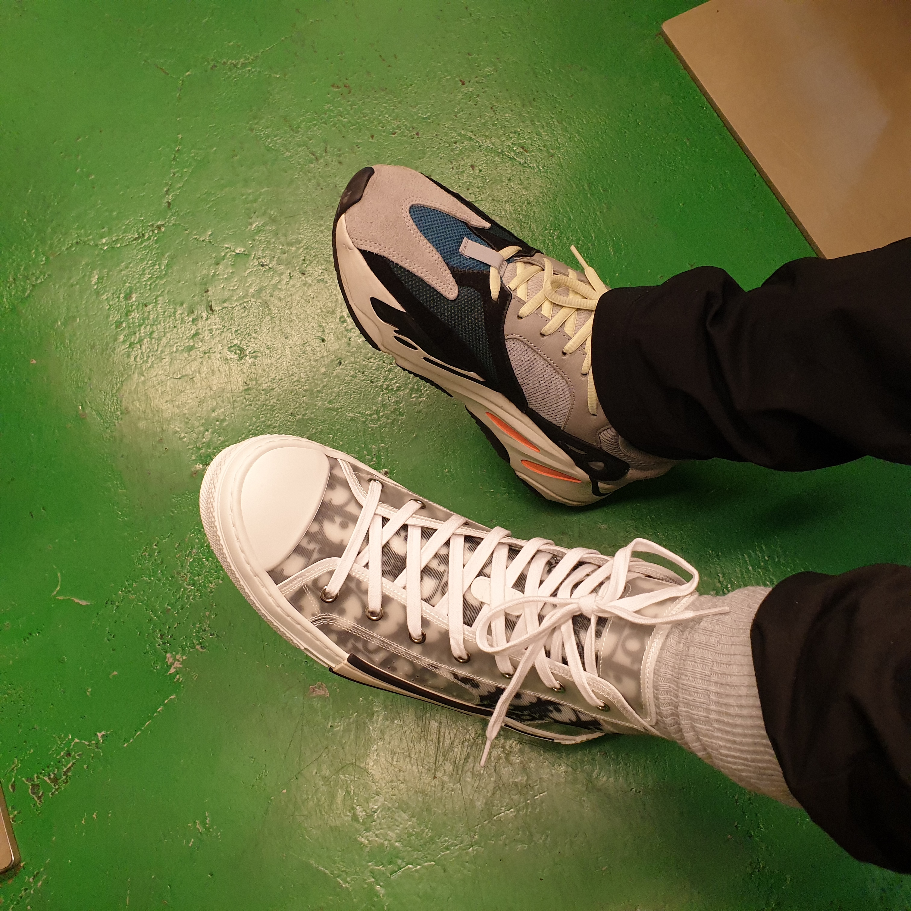 Adidas Yeezy Boost 700 Wave Runner Solid Grey 2017/2019, Dior B23 High Dior Oblique White & Black 착용 스타일