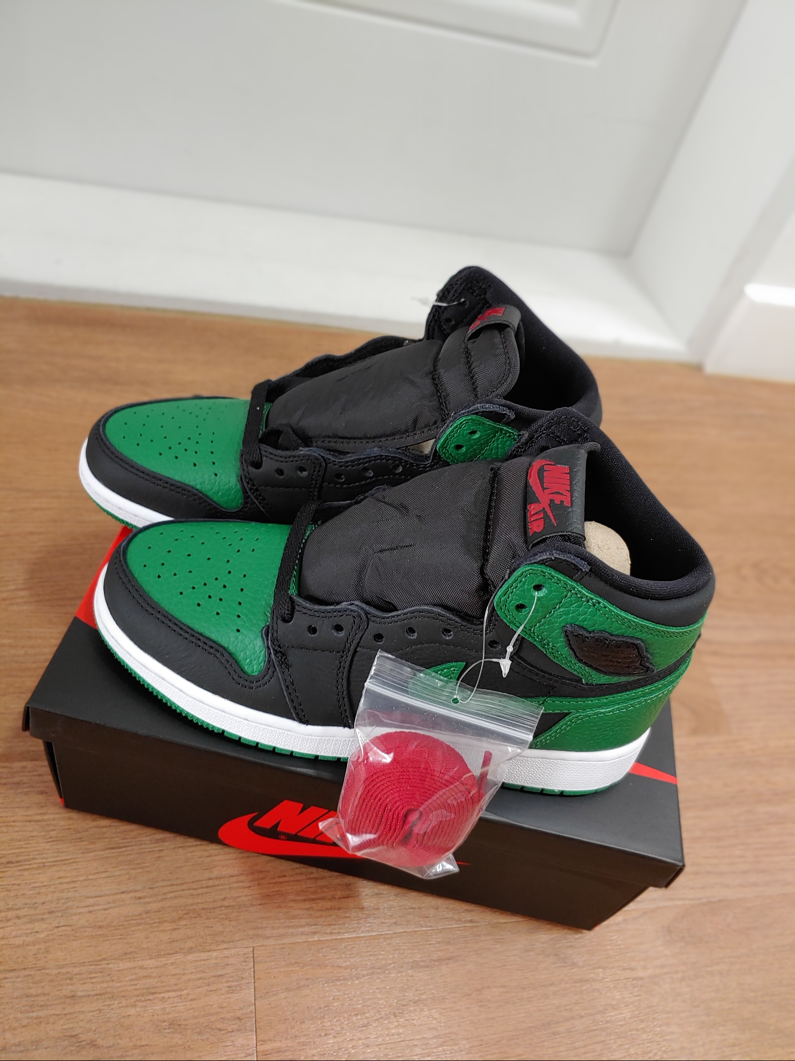 Jordan 1 Retro High OG Pine Green Black 착용 스타일 - 2