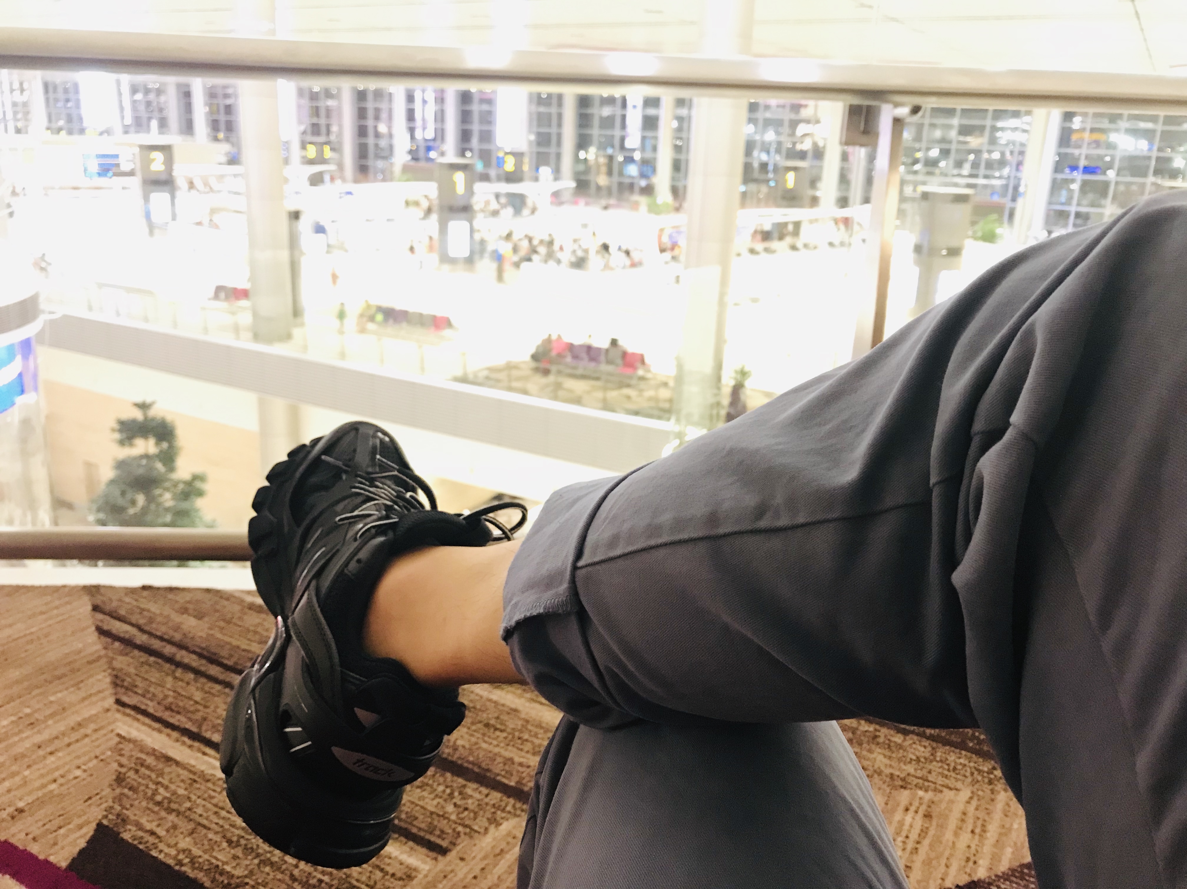 Balenciaga Track Sneakers Triple Black 착용 스타일