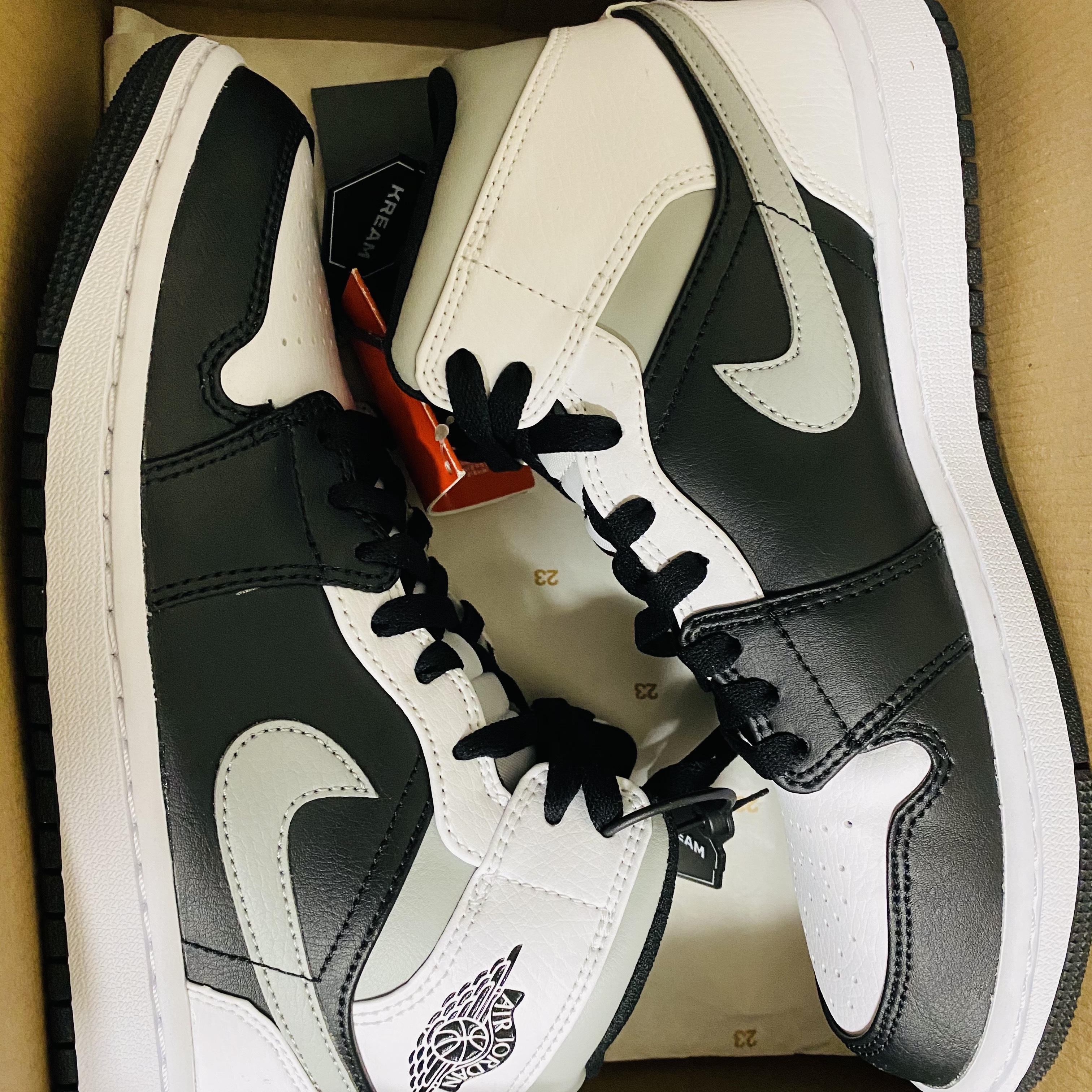 Jordan 1 Mid White Shadow 착용 스타일 - 2