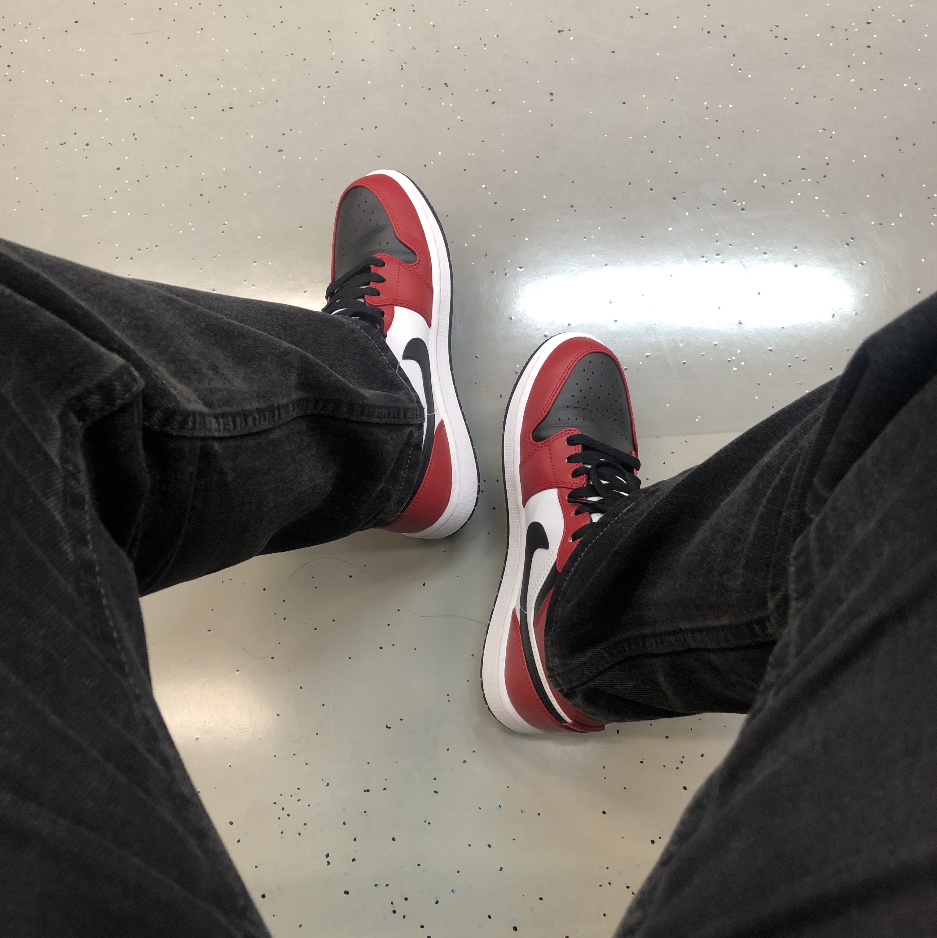 Jordan 1 Mid Chicago Black Toe 착용 스타일