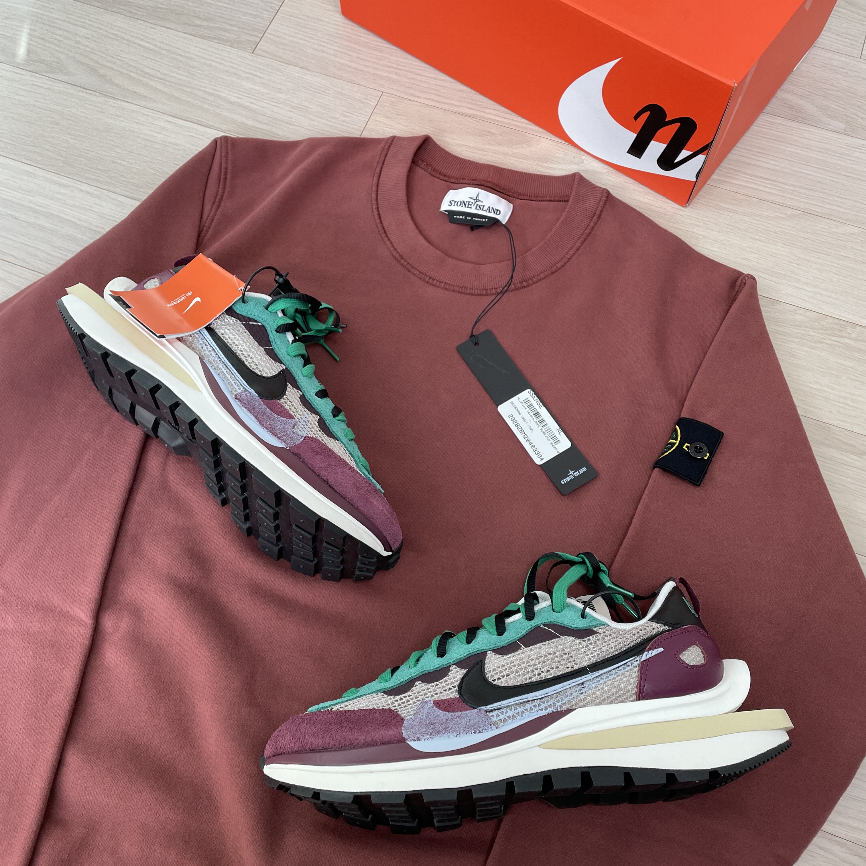 Nike x Sacai VaporWaffle String & Black Villain Red 착용 스타일