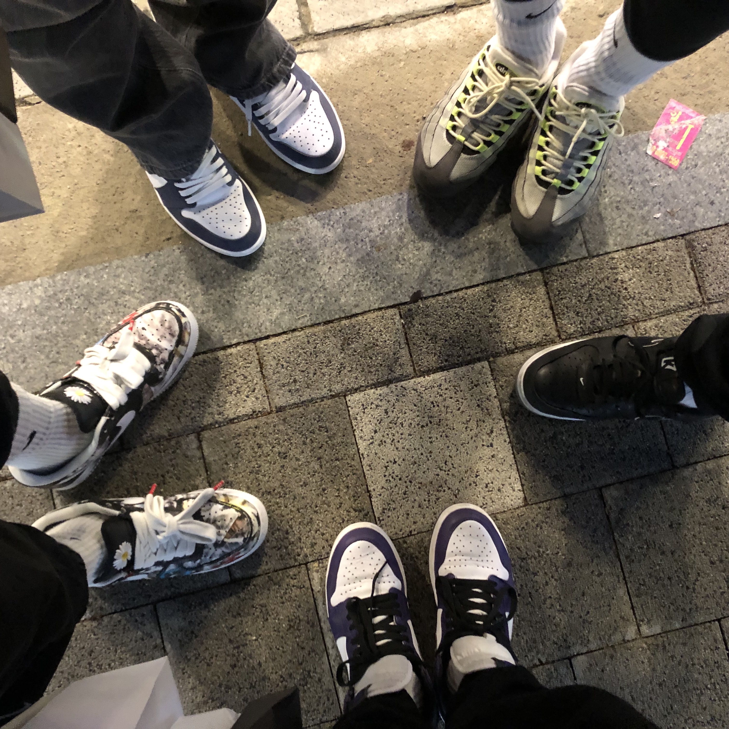 Jordan 1 Retro High OG CO.JP Midnight Navy, Nike Air Max 95 OG Neon Yellow 2020 착용 스타일