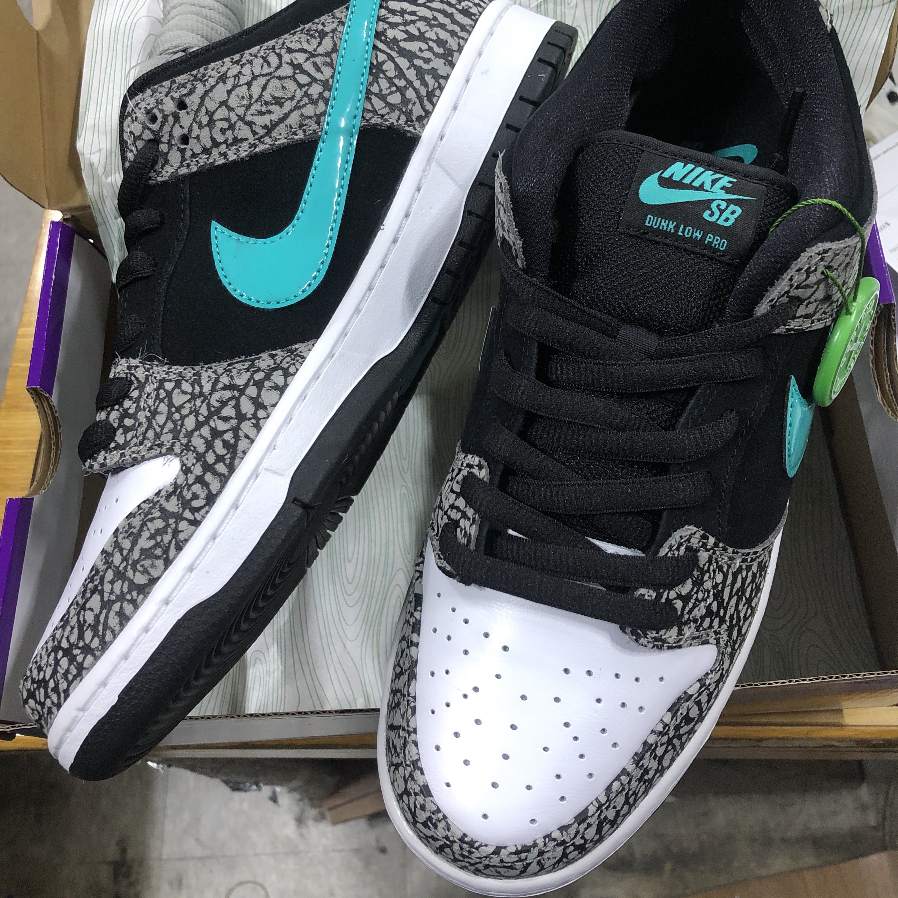 Nike SB Dunk Low Pro Clear Jade 착용 스타일
