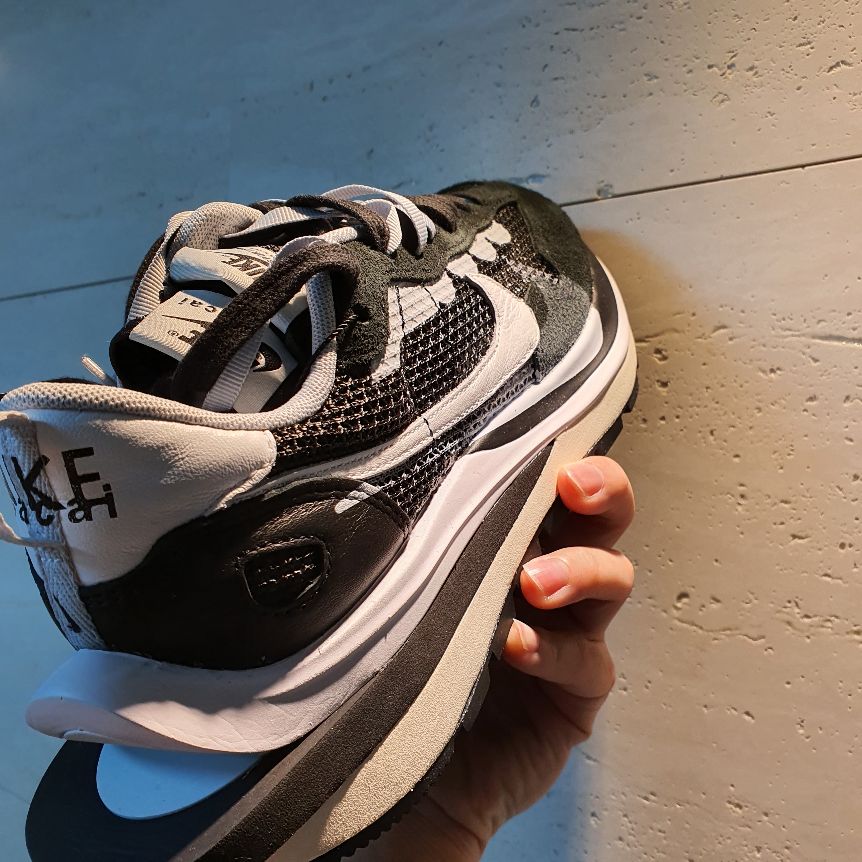 Nike x Sacai VaporWaffle Black White 착용 스타일 - 3