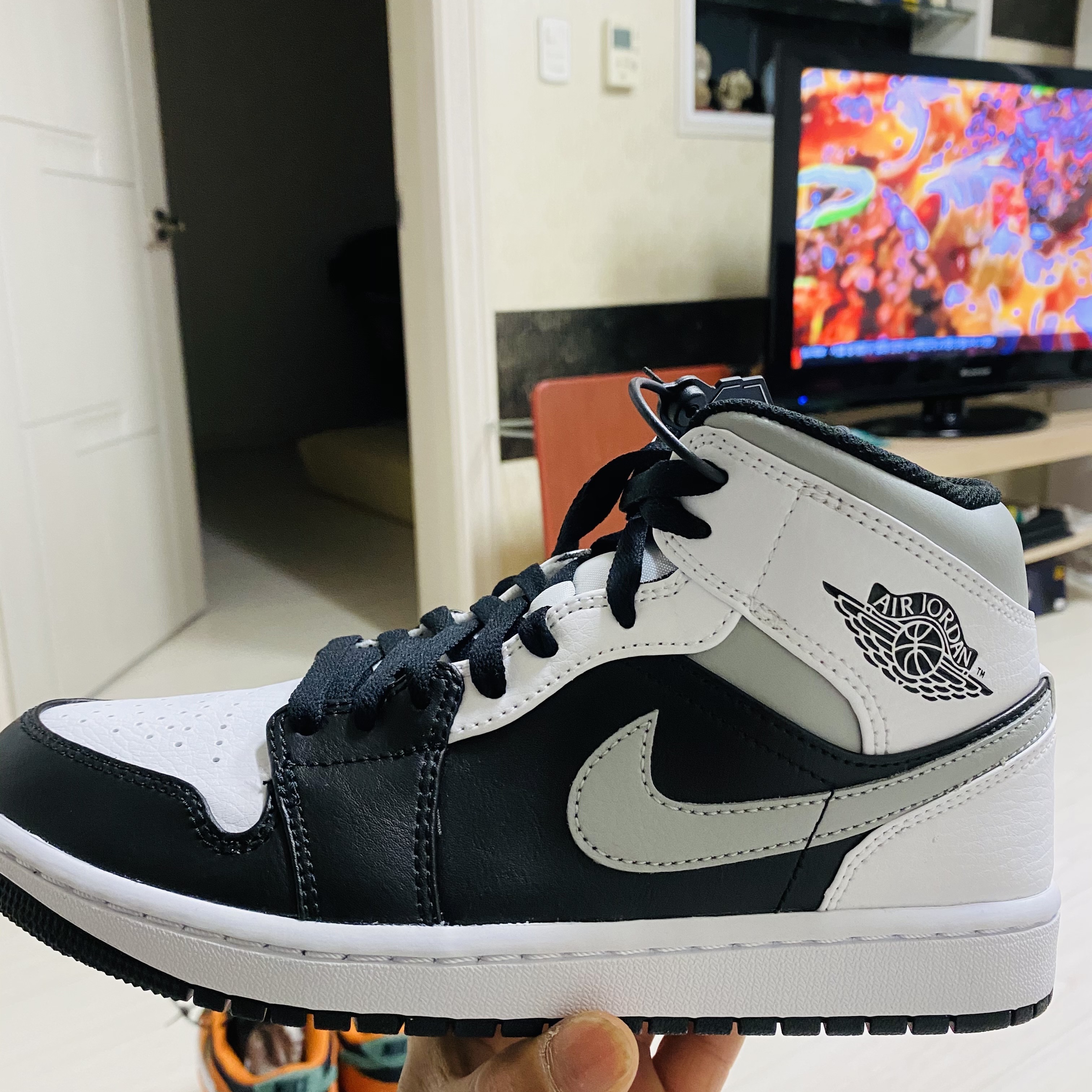 Jordan 1 Mid White Shadow 착용 스타일 - 3